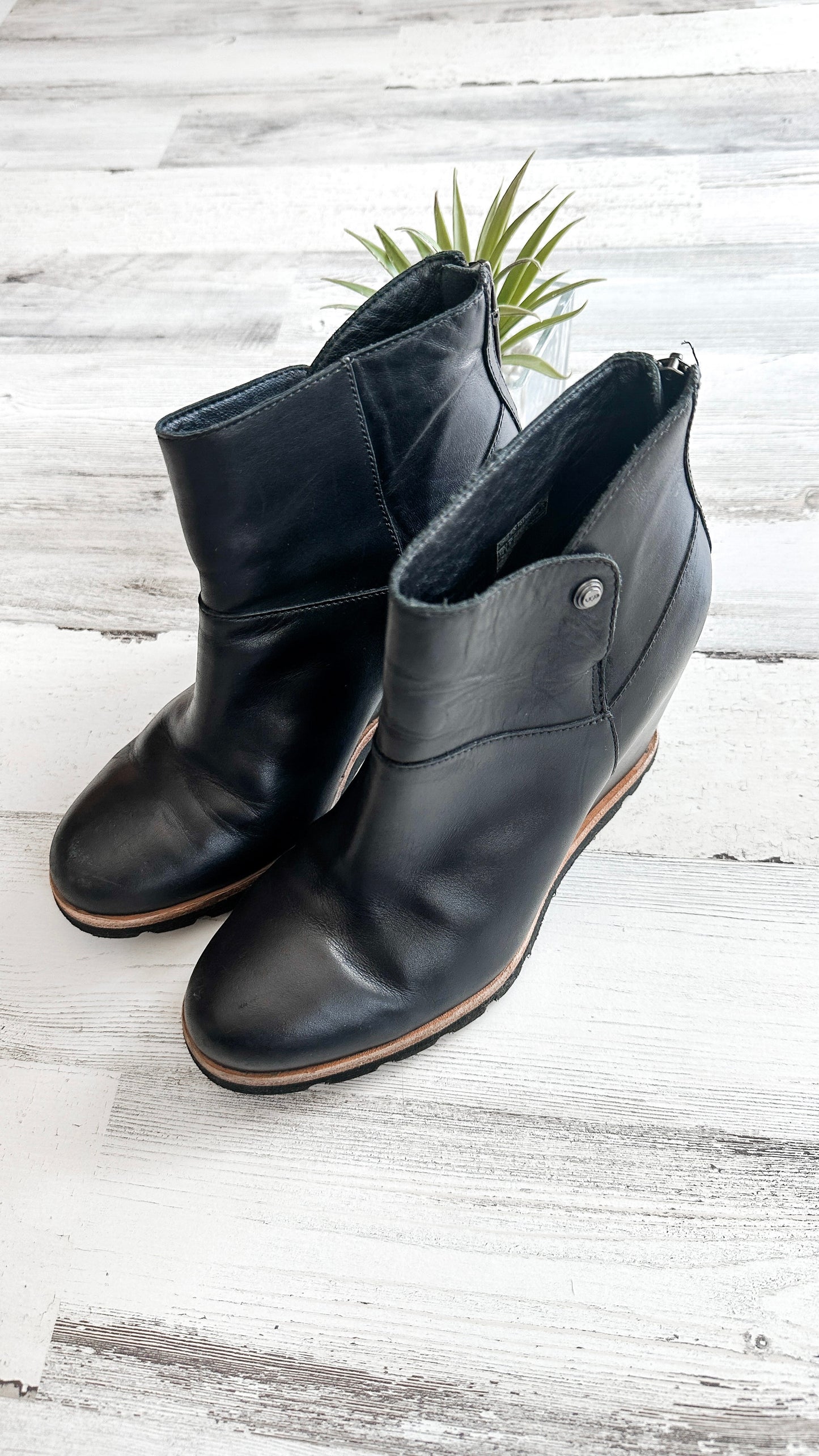 UGG Black Leather Amal Wedge Boots (7.5)