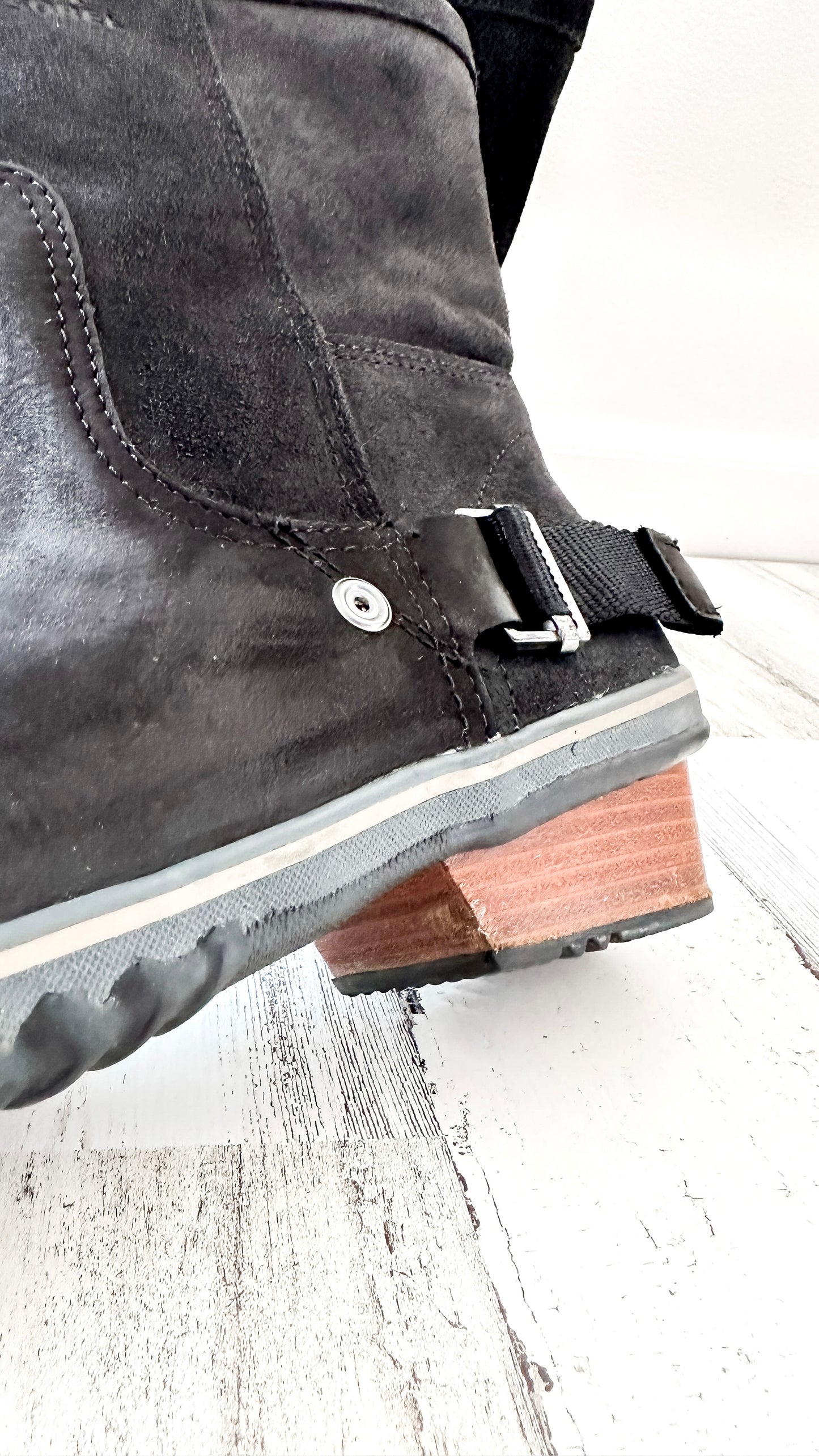 SOREL Slim Shortie Waterproof Suede Black Boots (9)