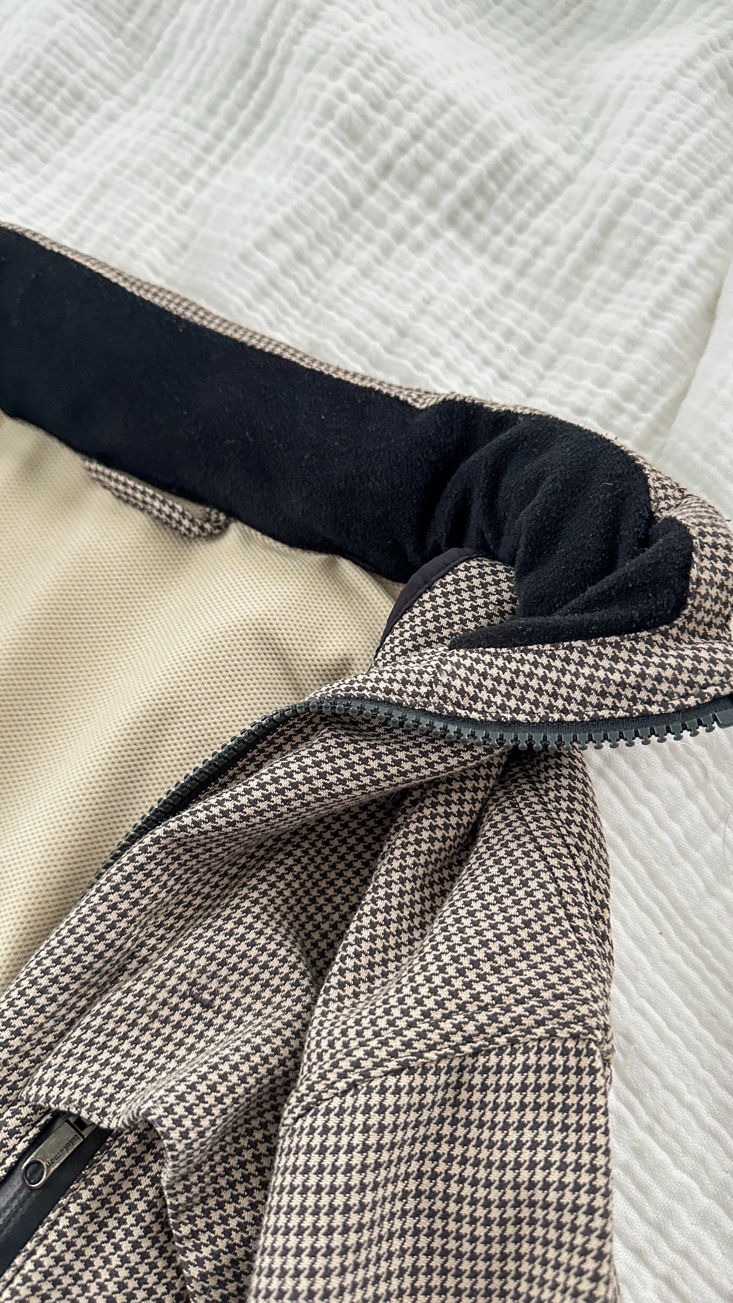 Lululemon Men's Relay Hooded Jacket in Brown Black Houndstooth Swift Mojave Tan