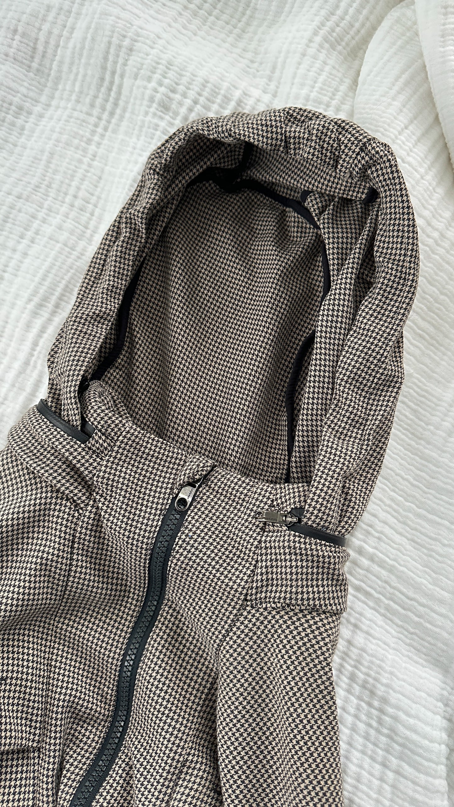 Lululemon Men's Relay Hooded Jacket in Brown Black Houndstooth Swift Mojave Tan