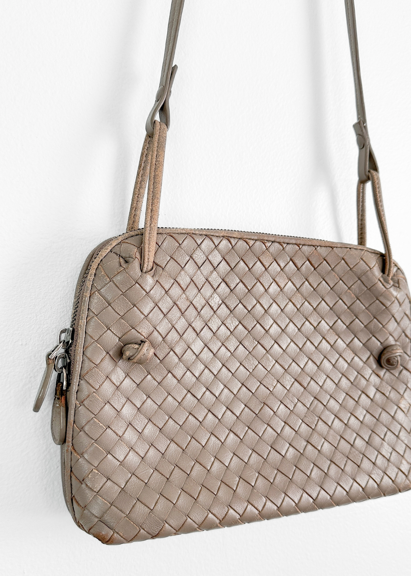 Bottega Veneta Nappa Intrecciato Nodini Crossbody Messenger Purse in Steel