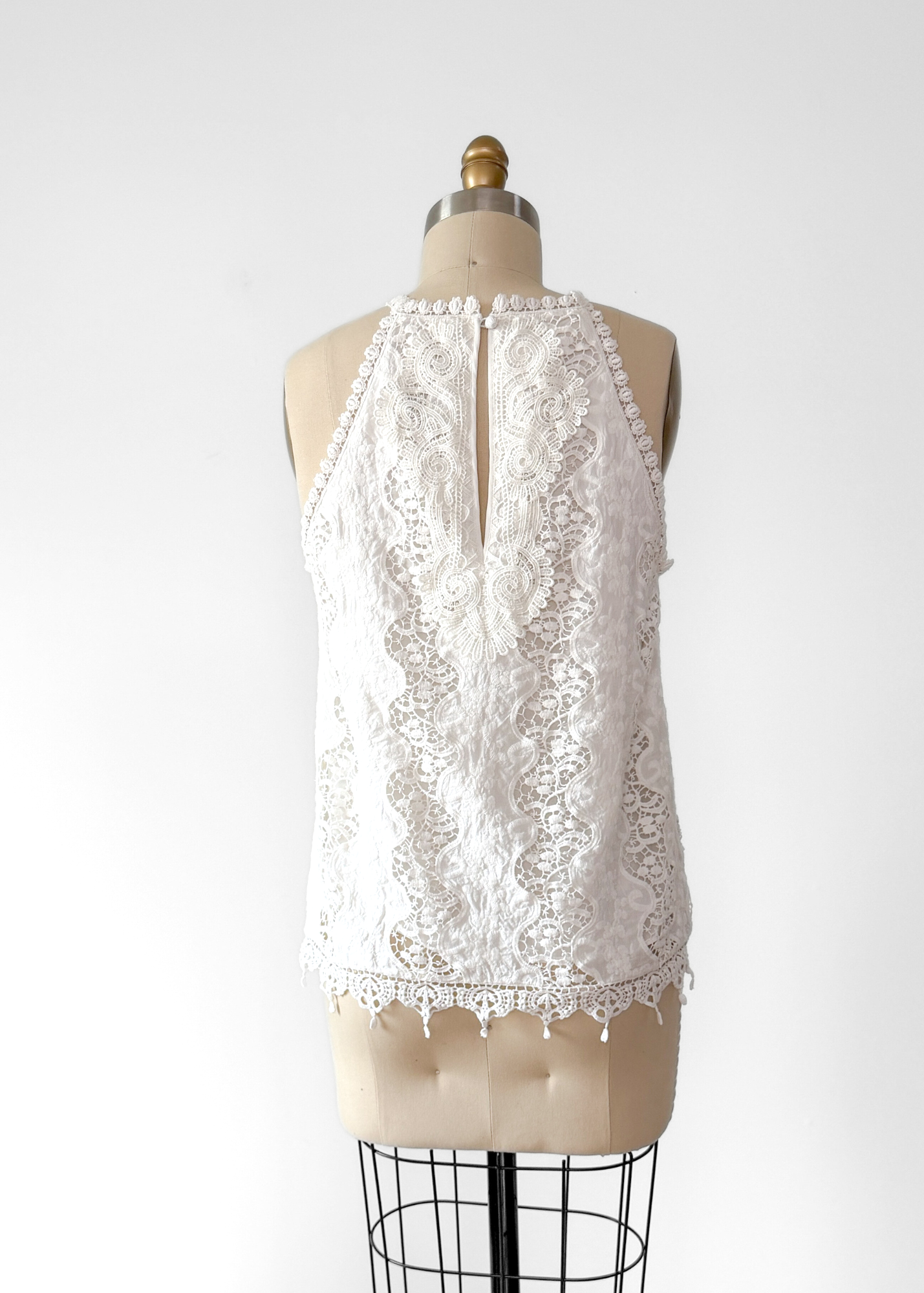 Alice + Olivia Cream Crochet Lace Sleeveless Top (4)