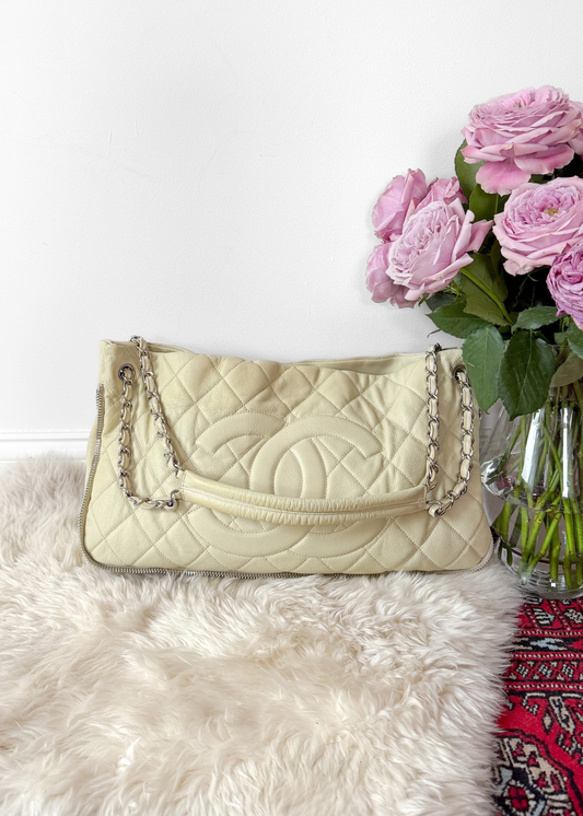 Vintage Chanel Ivory Quilted Caviar Leather Zip Expandable Purse