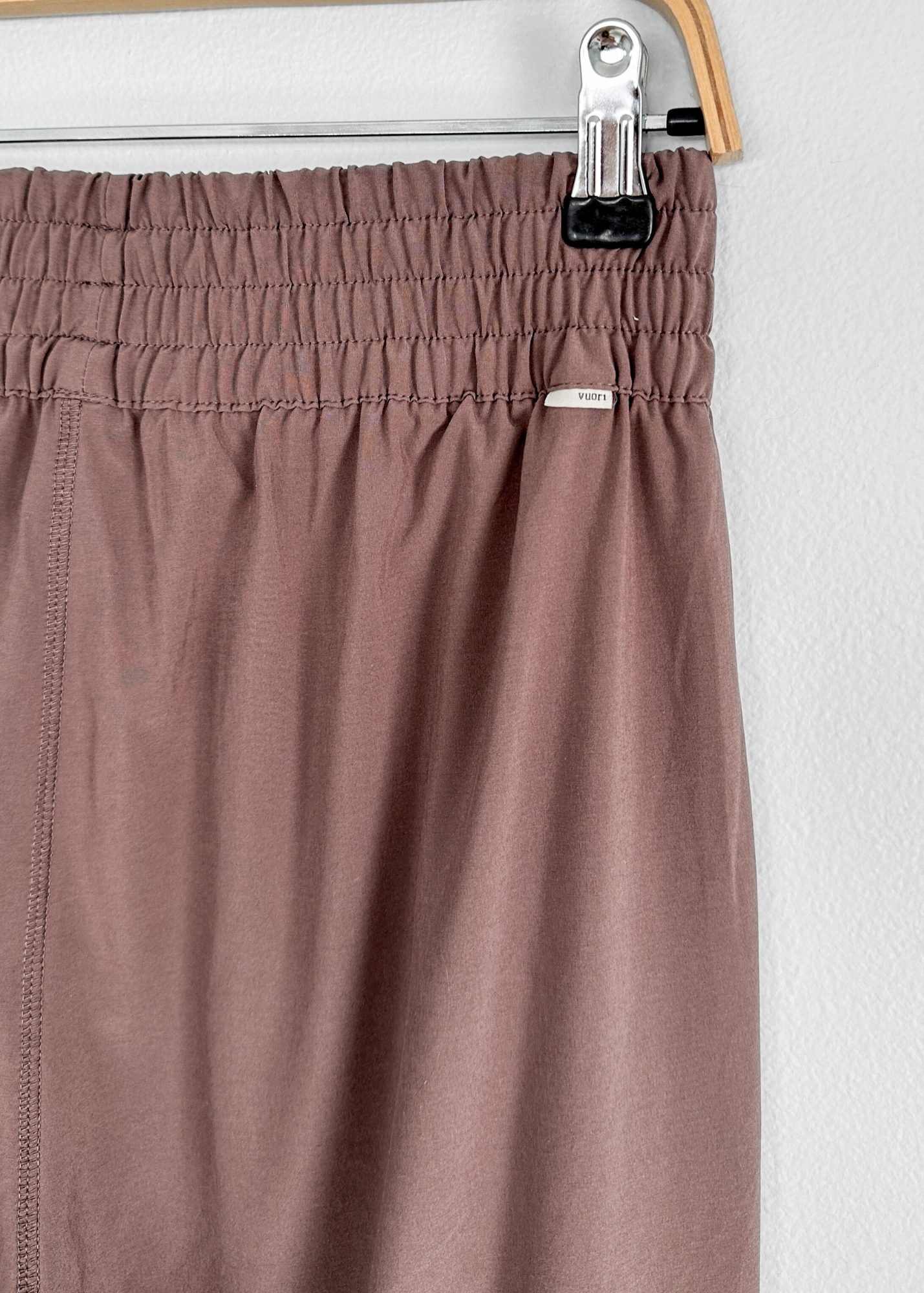 Vuori Villa Wideleg Casual Pants in Zion Rose (M)