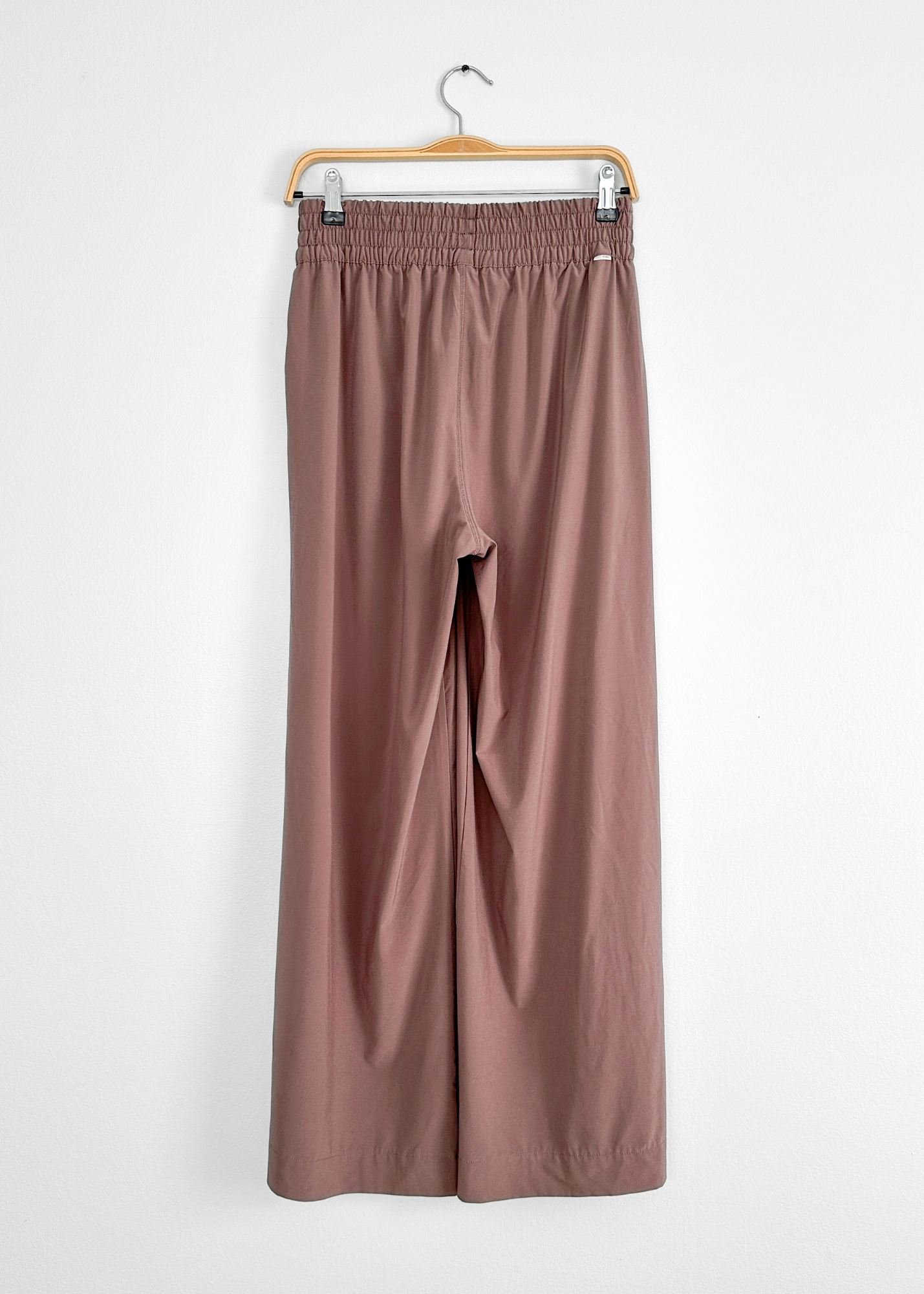 Vuori Villa Wideleg Casual Pants in Zion Rose (M)
