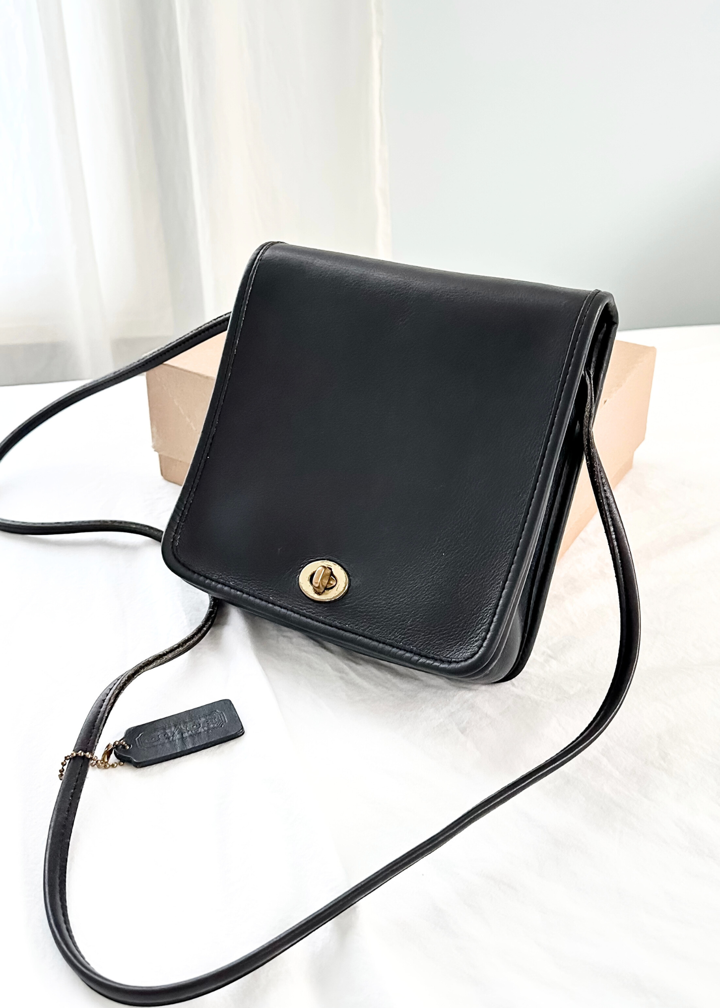 Vintage Coach Compact Pouch in Black Leather Crossbody Purse