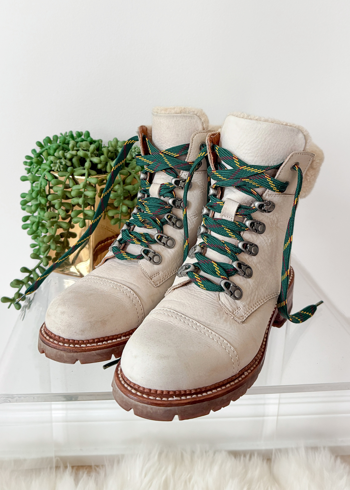 Frye Samantha Hiker Combat in Ivory Leather Shearling and Green Laces Winter Boots (7.5)