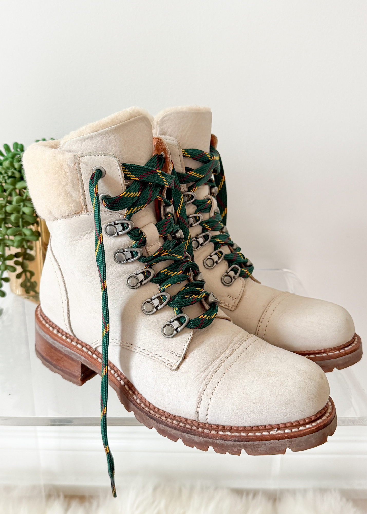 Frye Samantha Hiker Combat in Ivory Leather Shearling and Green Laces Winter Boots (7.5)