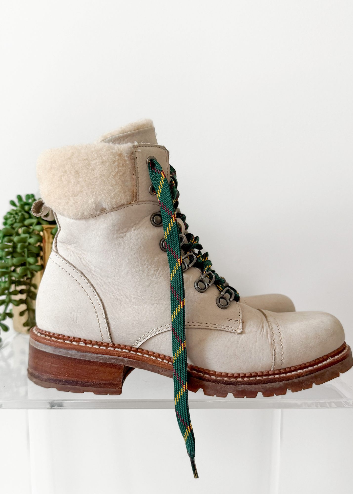 Frye Samantha Hiker Combat in Ivory Leather Shearling and Green Laces Winter Boots (7.5)