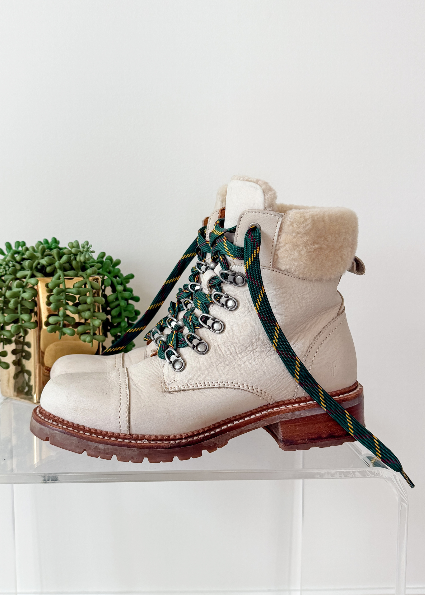 Frye Samantha Hiker Combat in Ivory Leather Shearling and Green Laces Winter Boots (7.5)