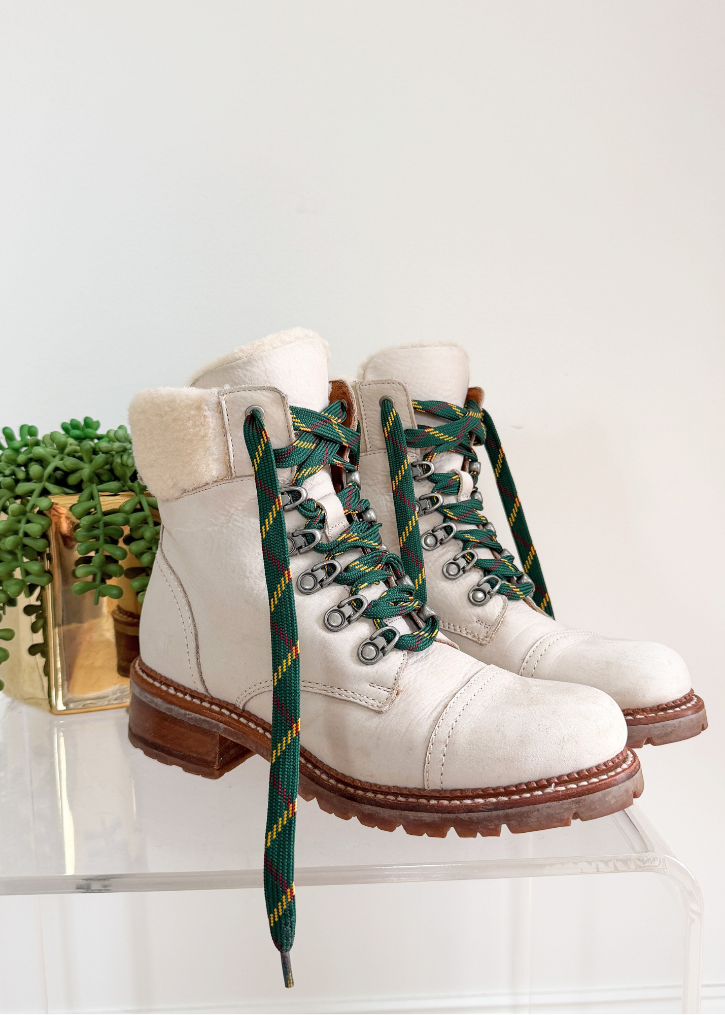 Frye Samantha Hiker Combat in Ivory Leather Shearling and Green Laces Winter Boots (7.5)