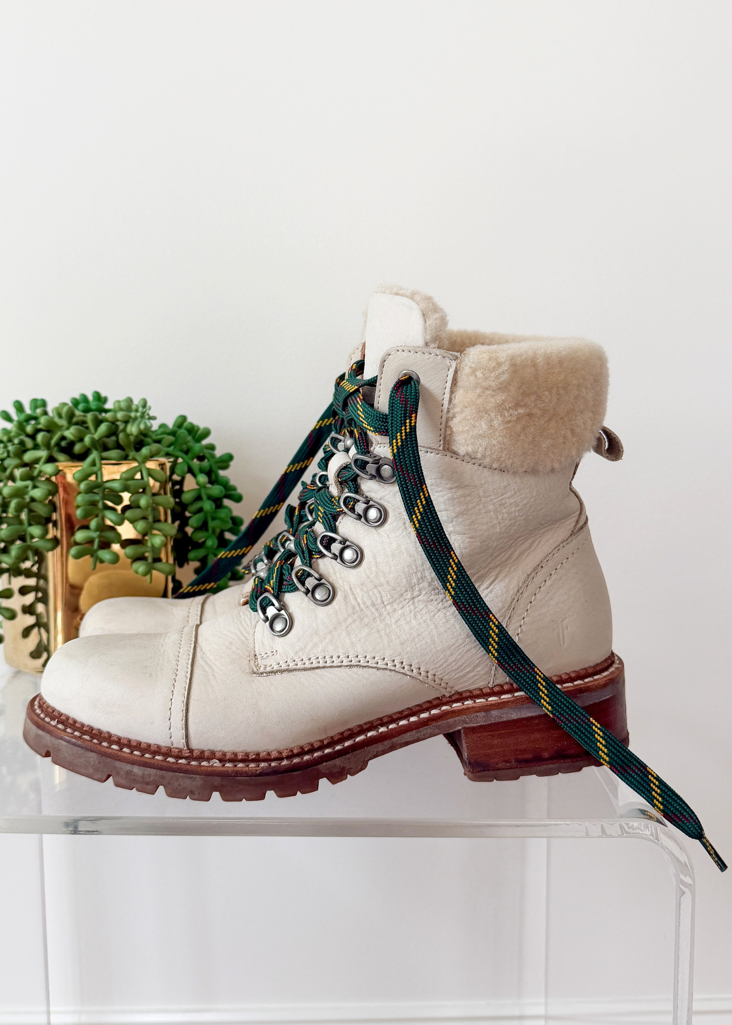 Frye Samantha Hiker Combat in Ivory Leather Shearling and Green Laces Winter Boots (7.5)