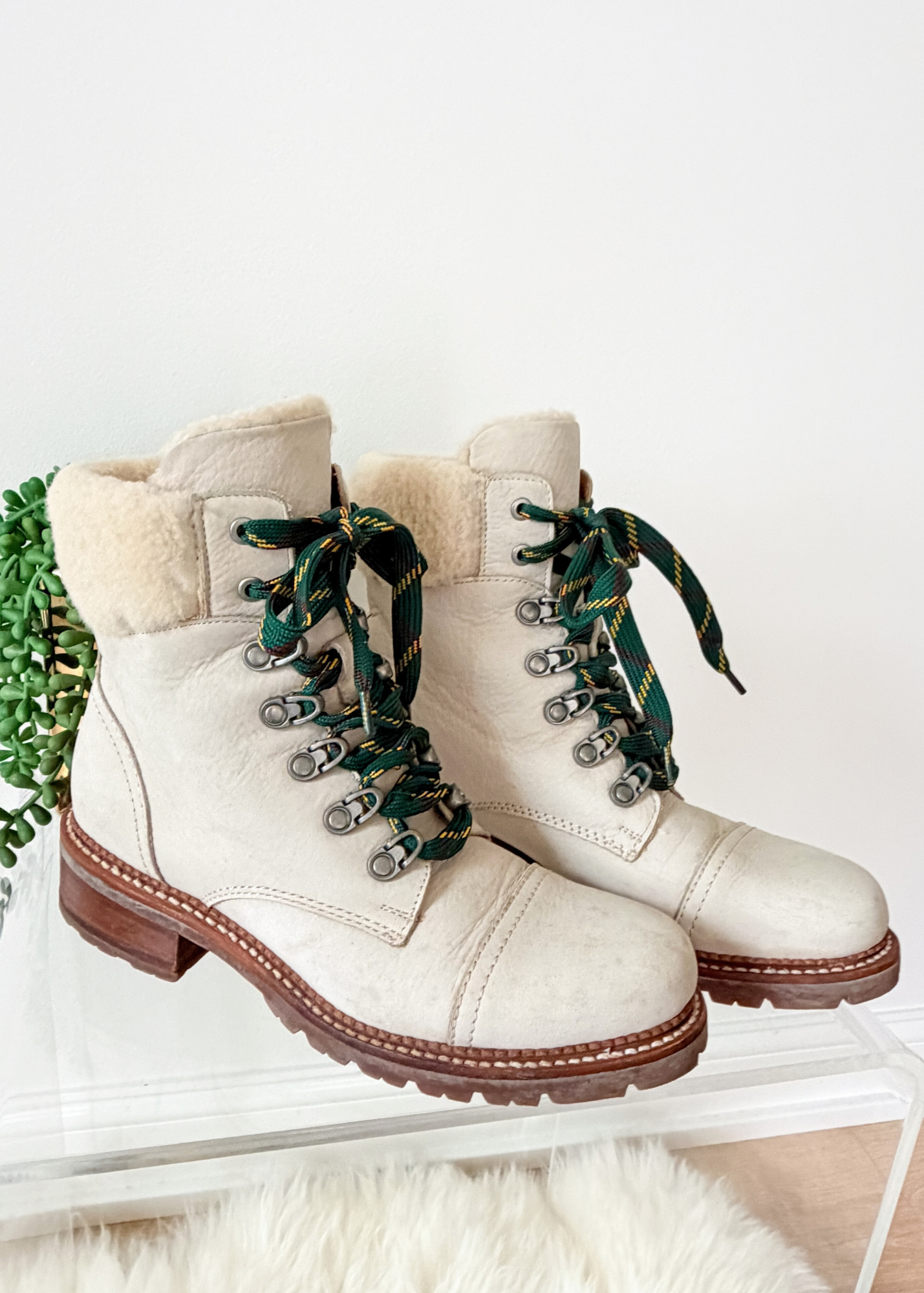 Frye Samantha Hiker Combat in Ivory Leather Shearling and Green Laces Winter Boots (7.5)