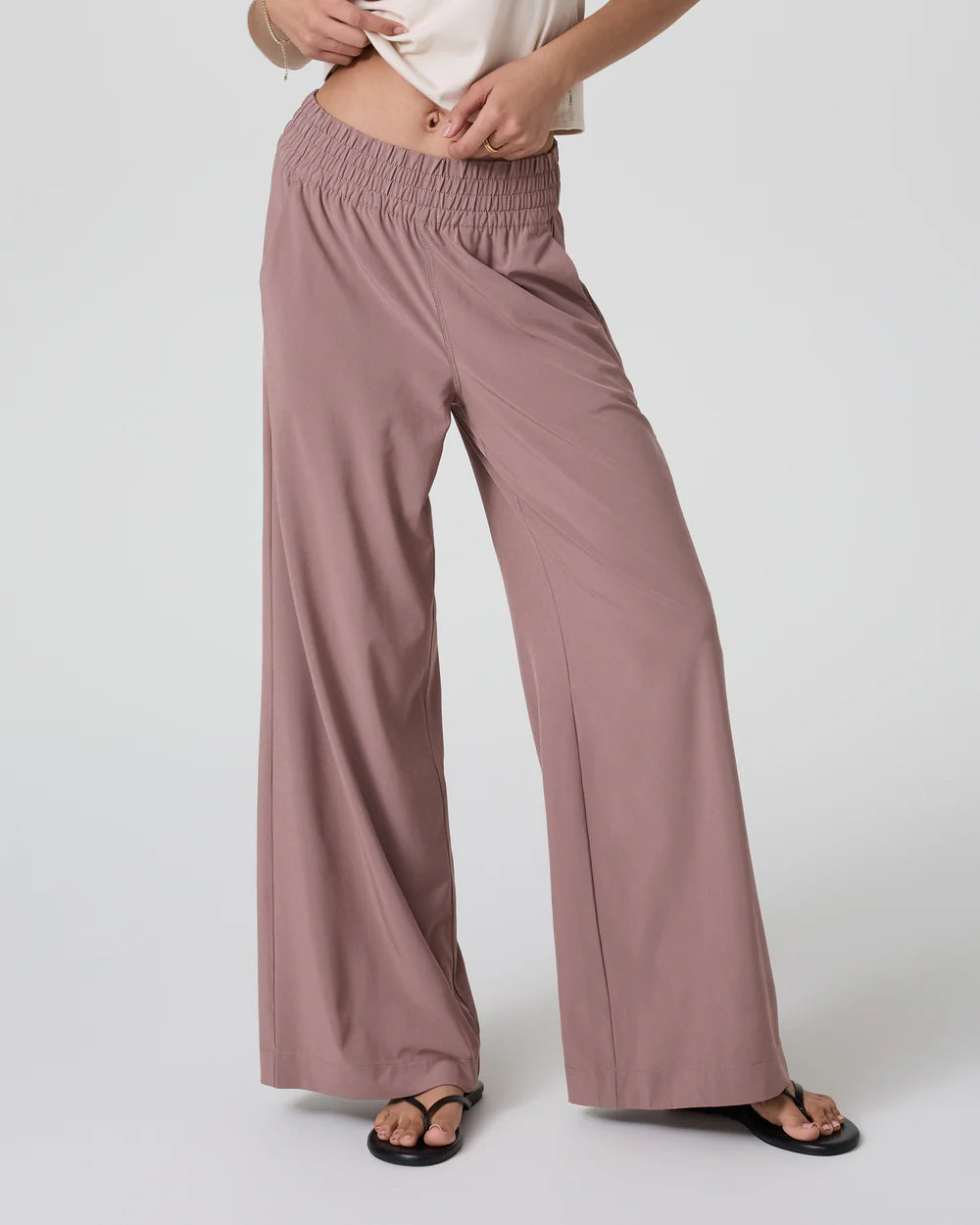Vuori Villa Wideleg Casual Pants in Zion Rose (M)