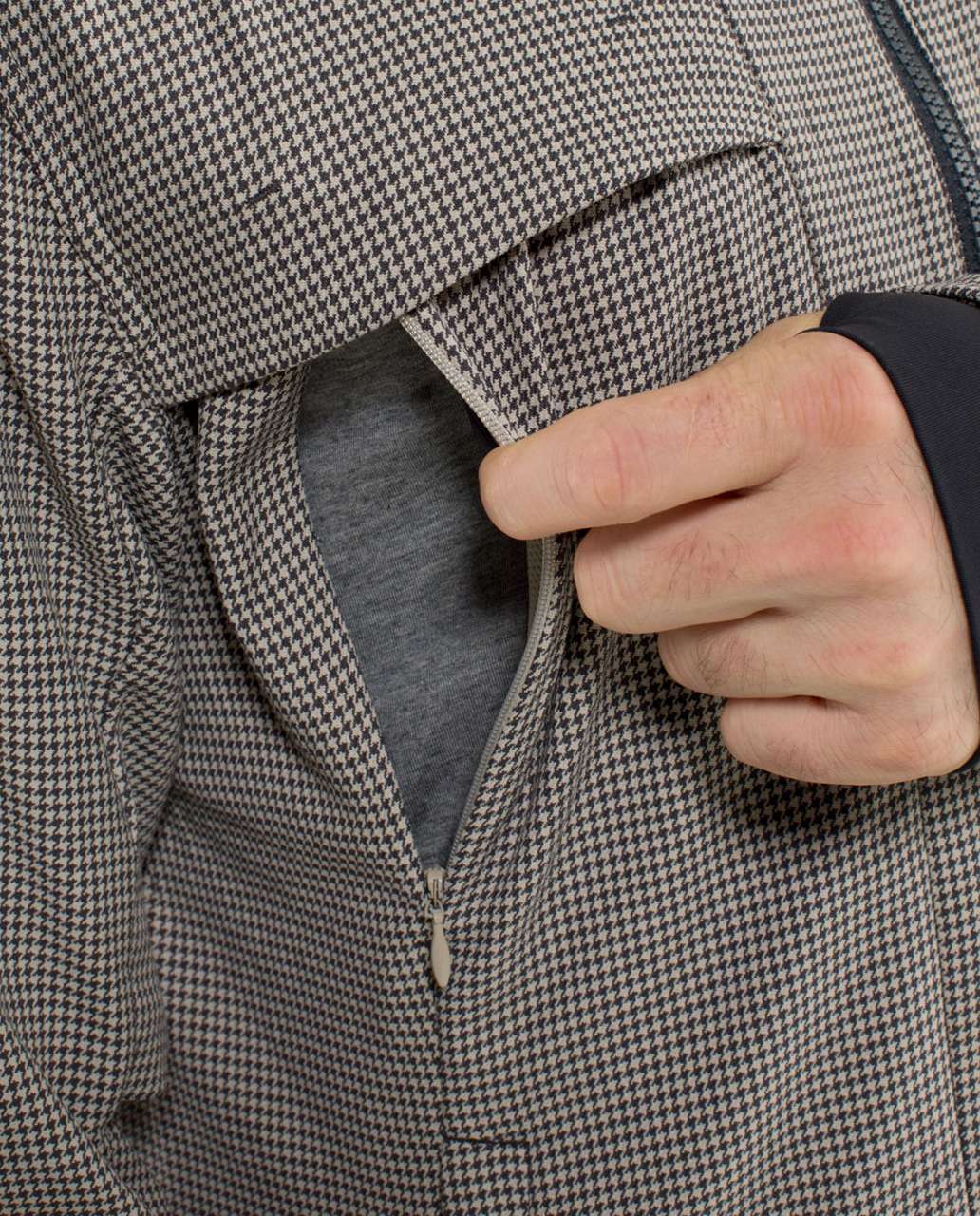 Lululemon Men's Relay Hooded Jacket in Brown Black Houndstooth Swift Mojave Tan