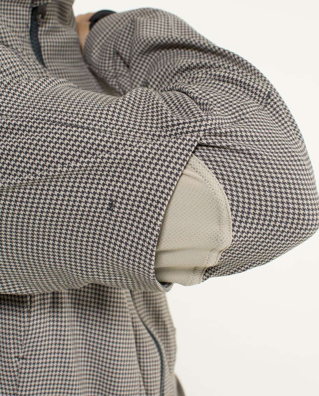 Lululemon Men's Relay Hooded Jacket in Brown Black Houndstooth Swift Mojave Tan