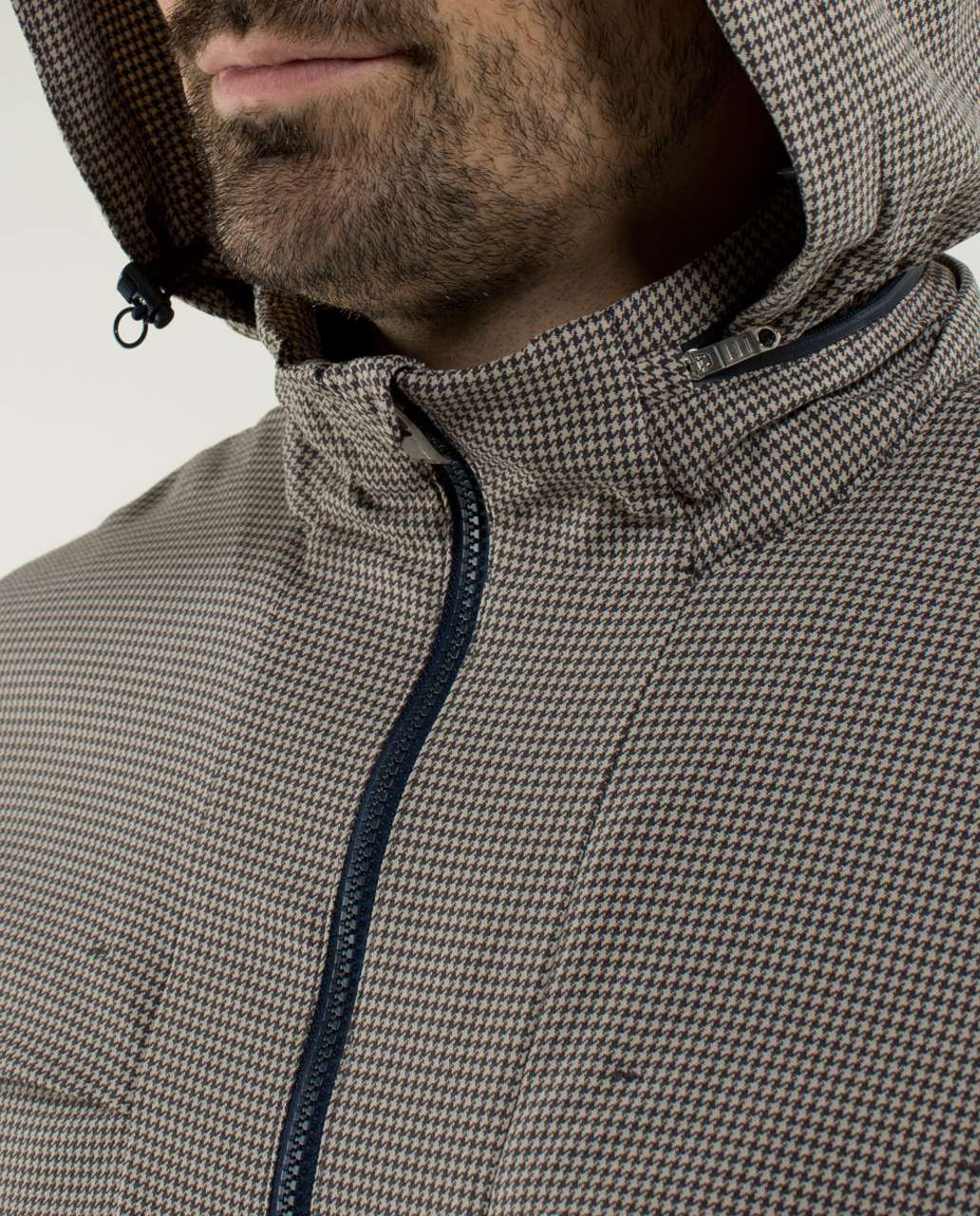 Lululemon Men's Relay Hooded Jacket in Brown Black Houndstooth Swift Mojave Tan
