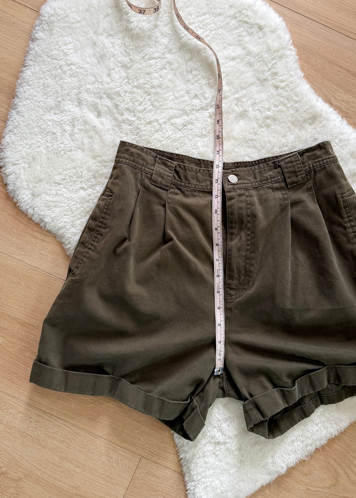 Vintage 90s Bill Blass Olive Green Khaki Cotton High Waist Rolled Cuff Shorts