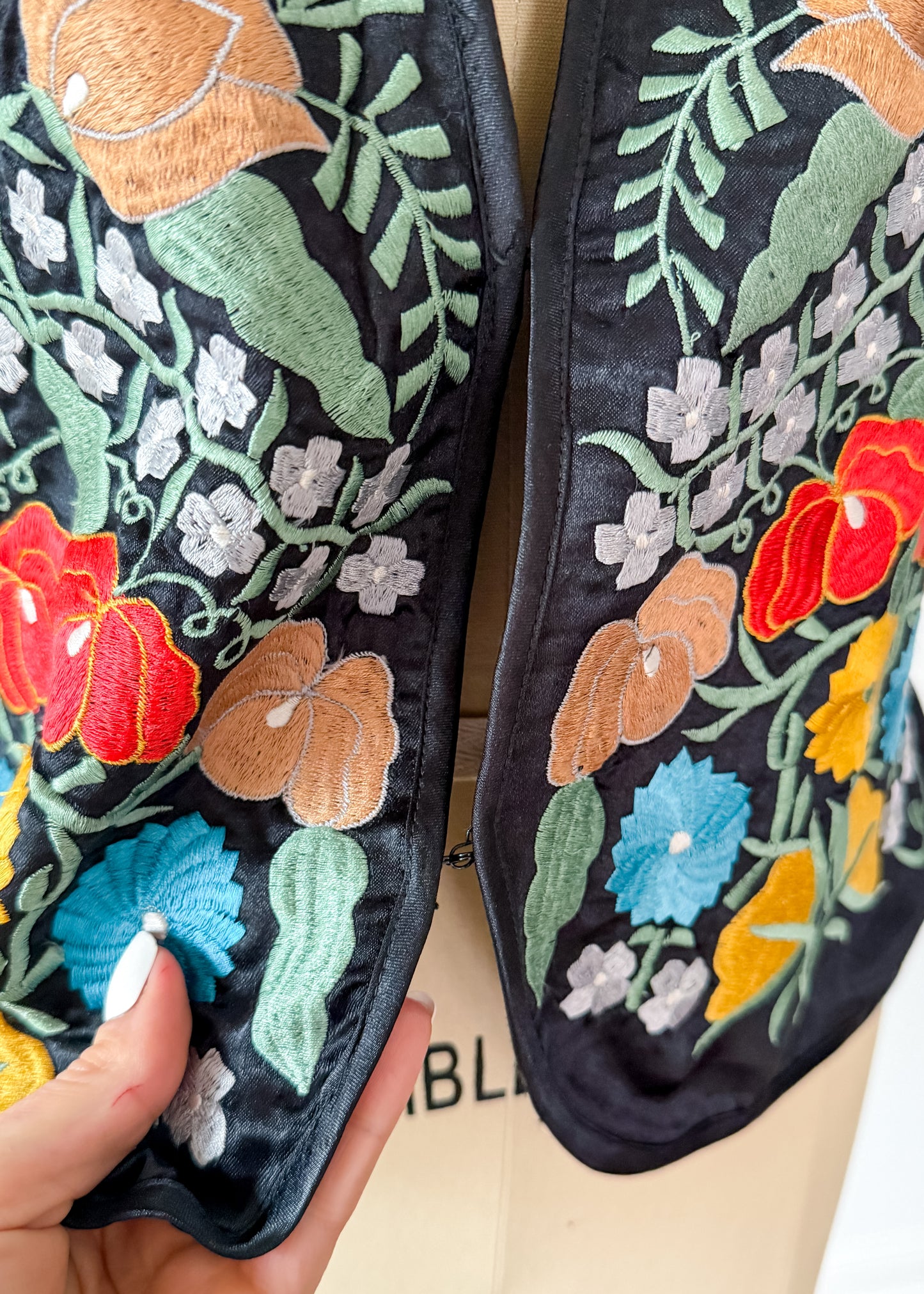 Vintage 90s Mary McFadden Black Floral Embroidered Vest (L)