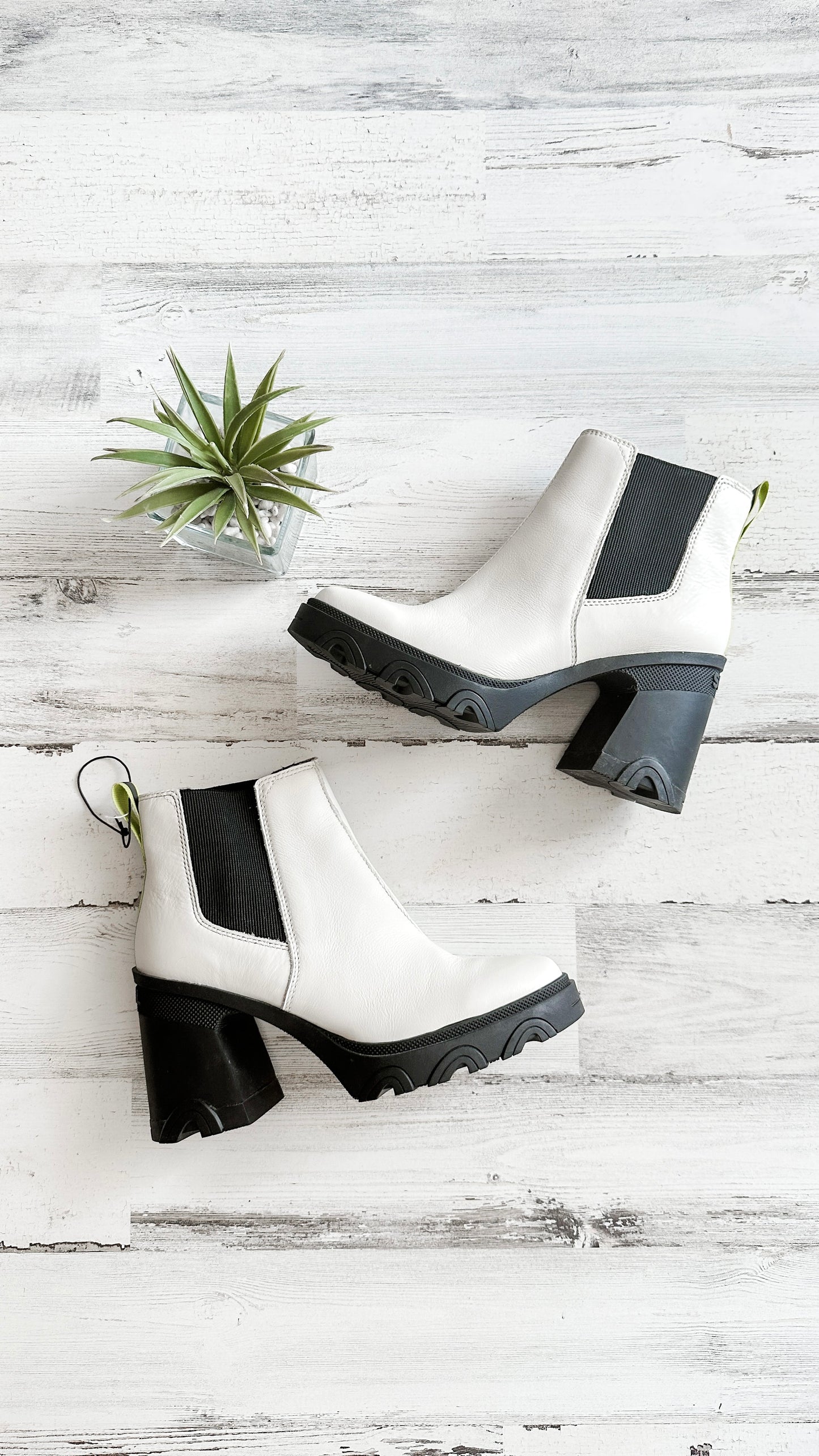 Sorel Brex Heel Chelsea Waterproof White Boots (7.5)