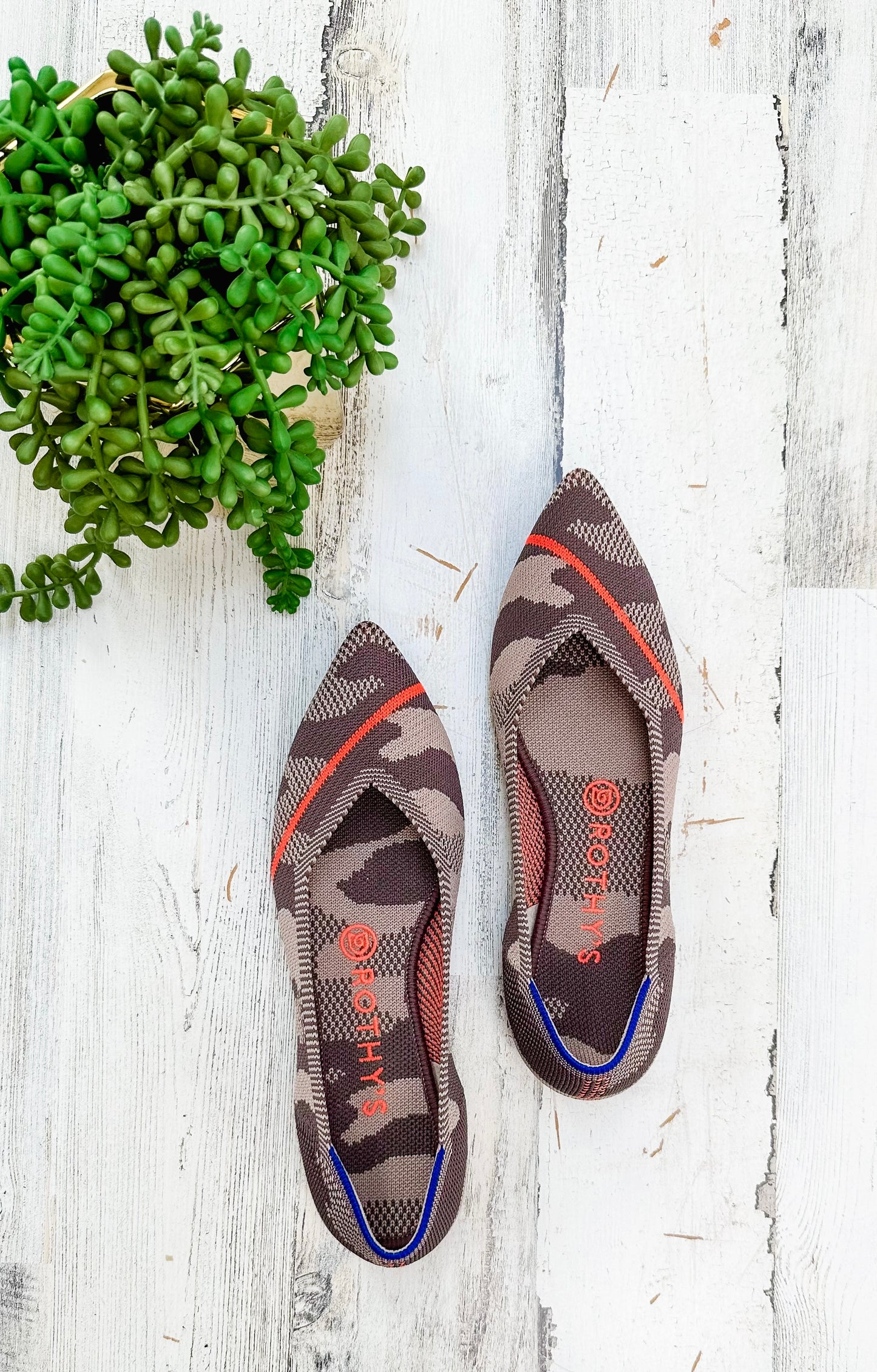 NEW Rothy’s Taupe Camo & Orange Neon Stripe Point Flat Shoes (8)