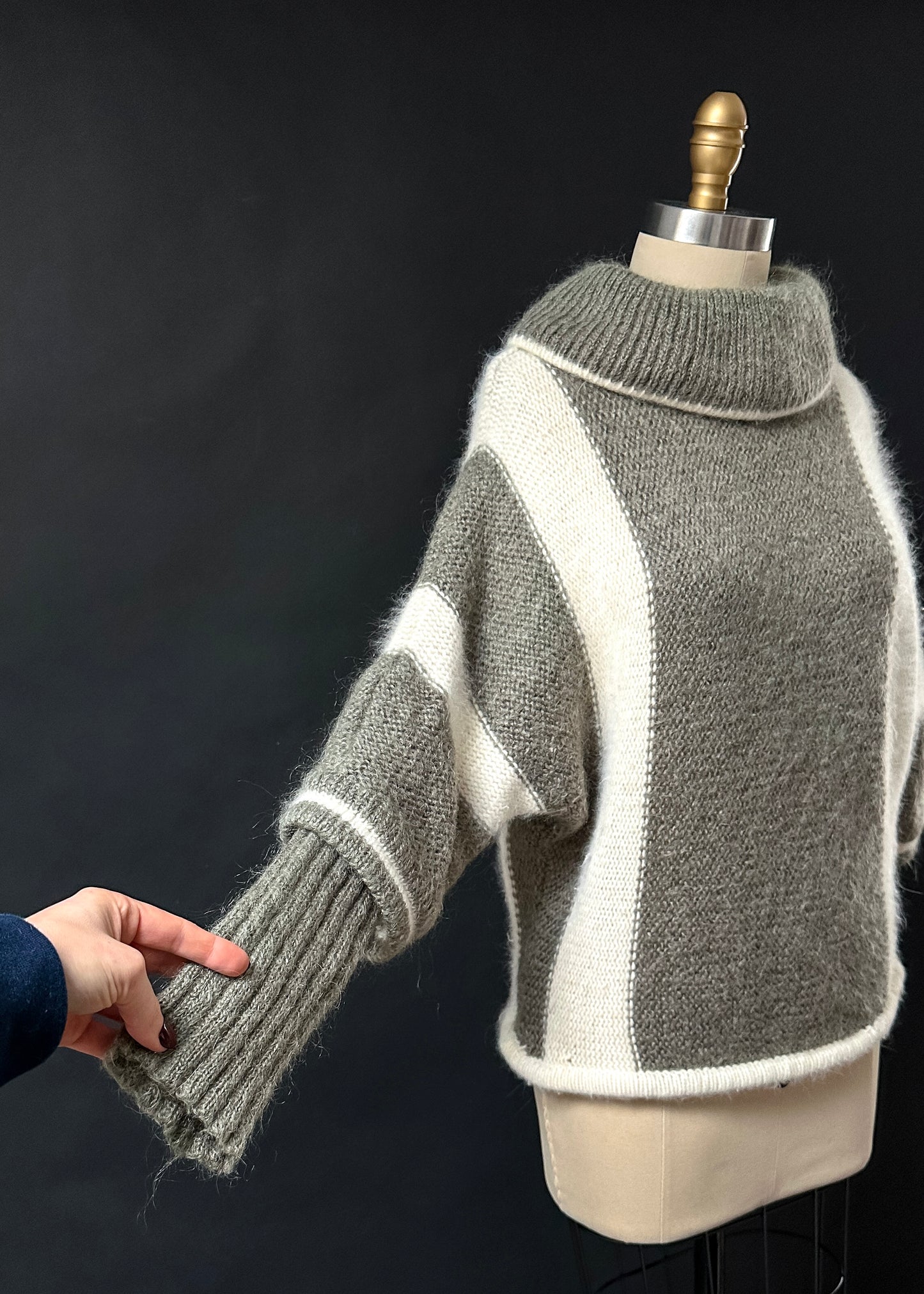 Vintage Olive Green & Cream Cozy Mohair Angora Wool Sweater (M)