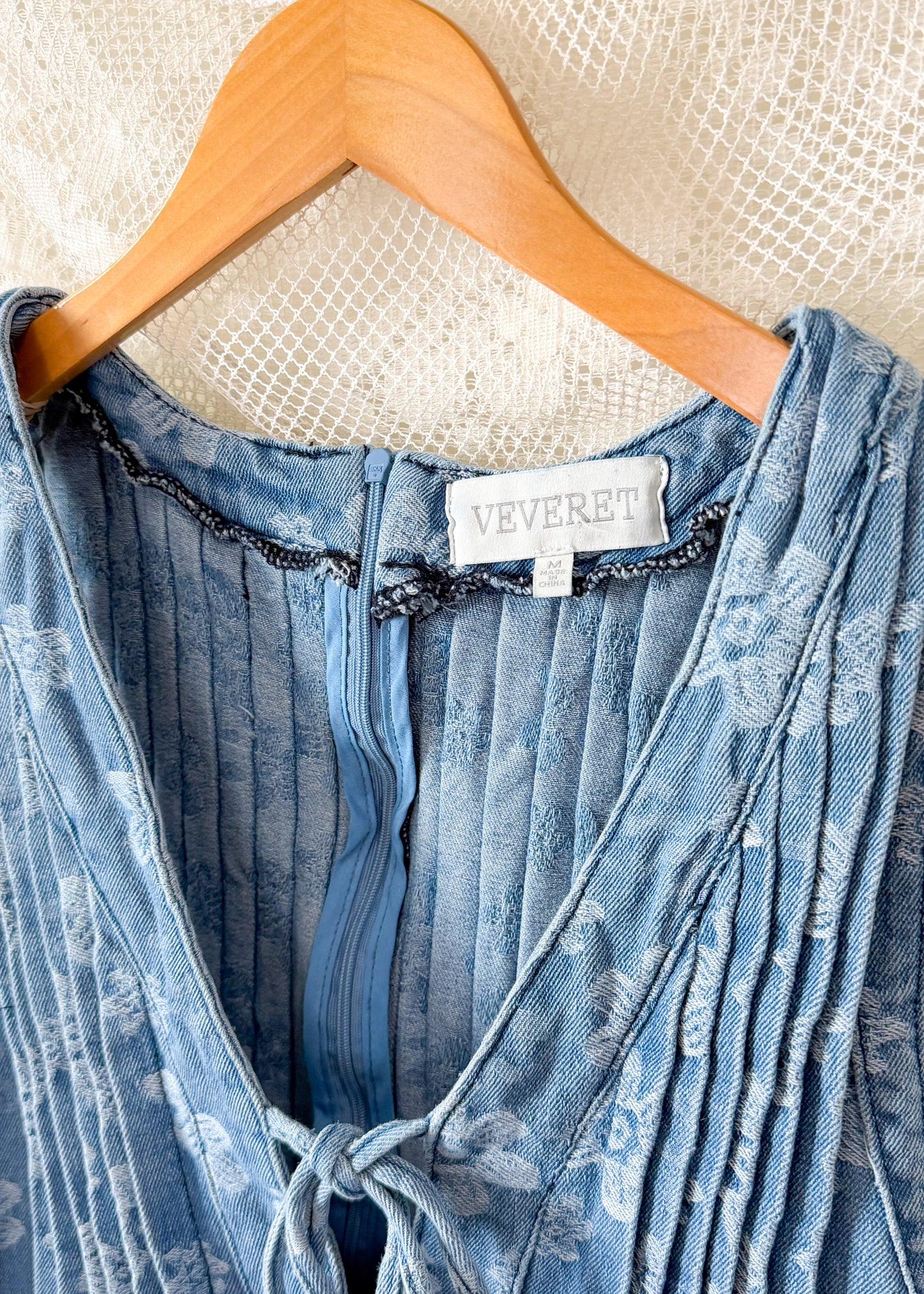 Veveret Floral Front Tie Denim Romper in Blue Floral (M)