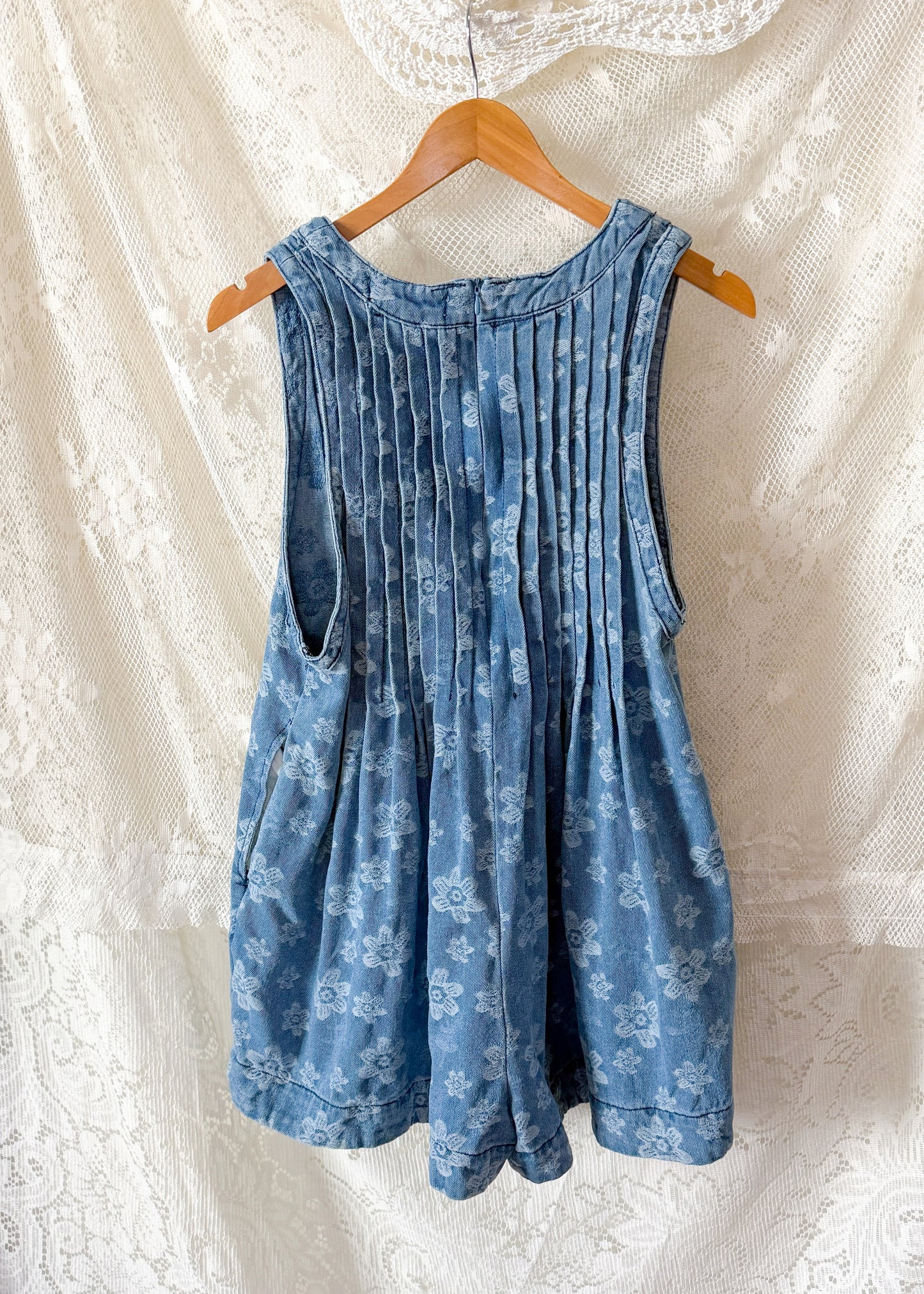 Veveret Floral Front Tie Denim Romper in Blue Floral (M)