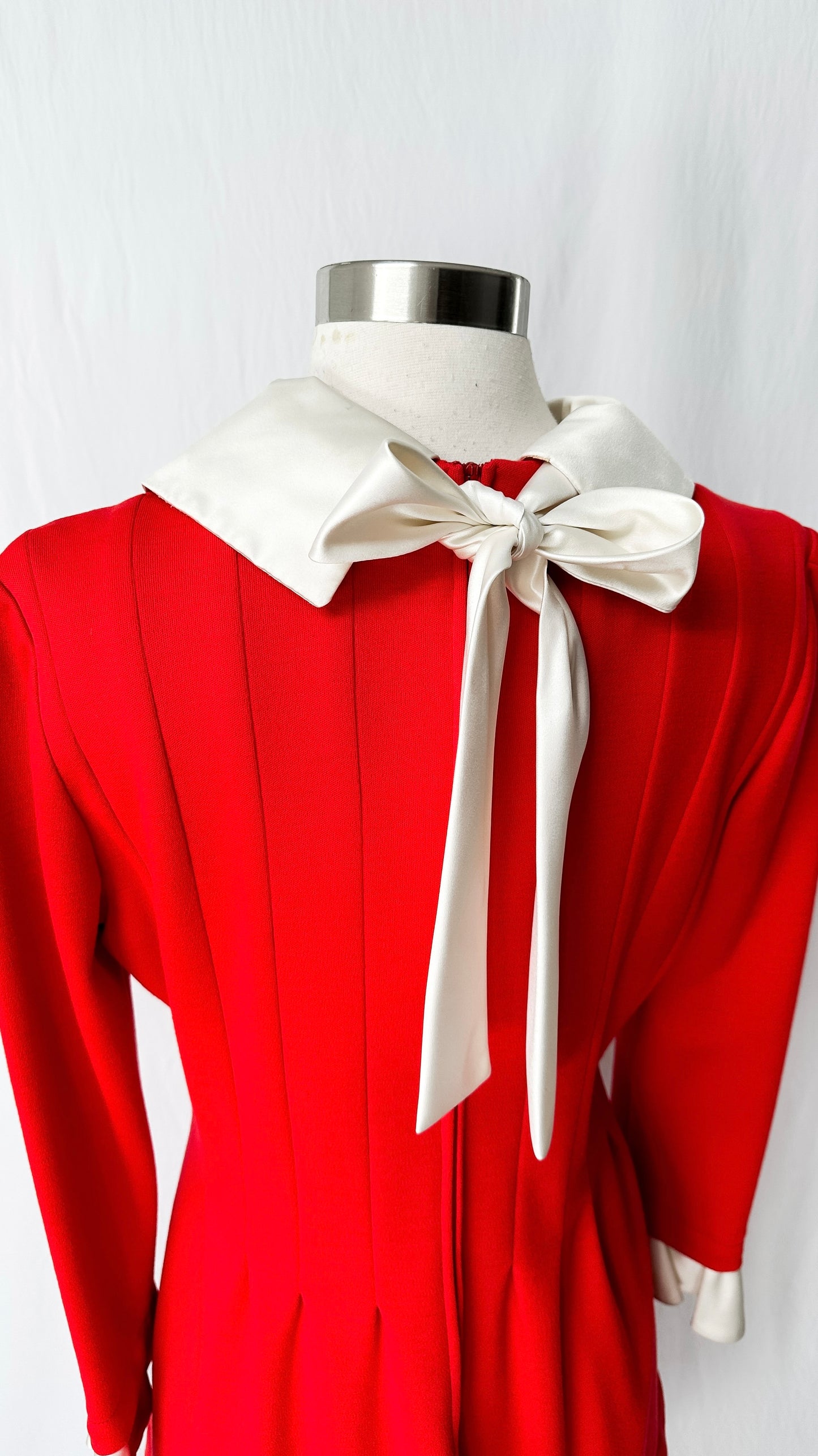 Vintage 60’s Red Wool & Silk Trim Collar & Bow Dress (M)