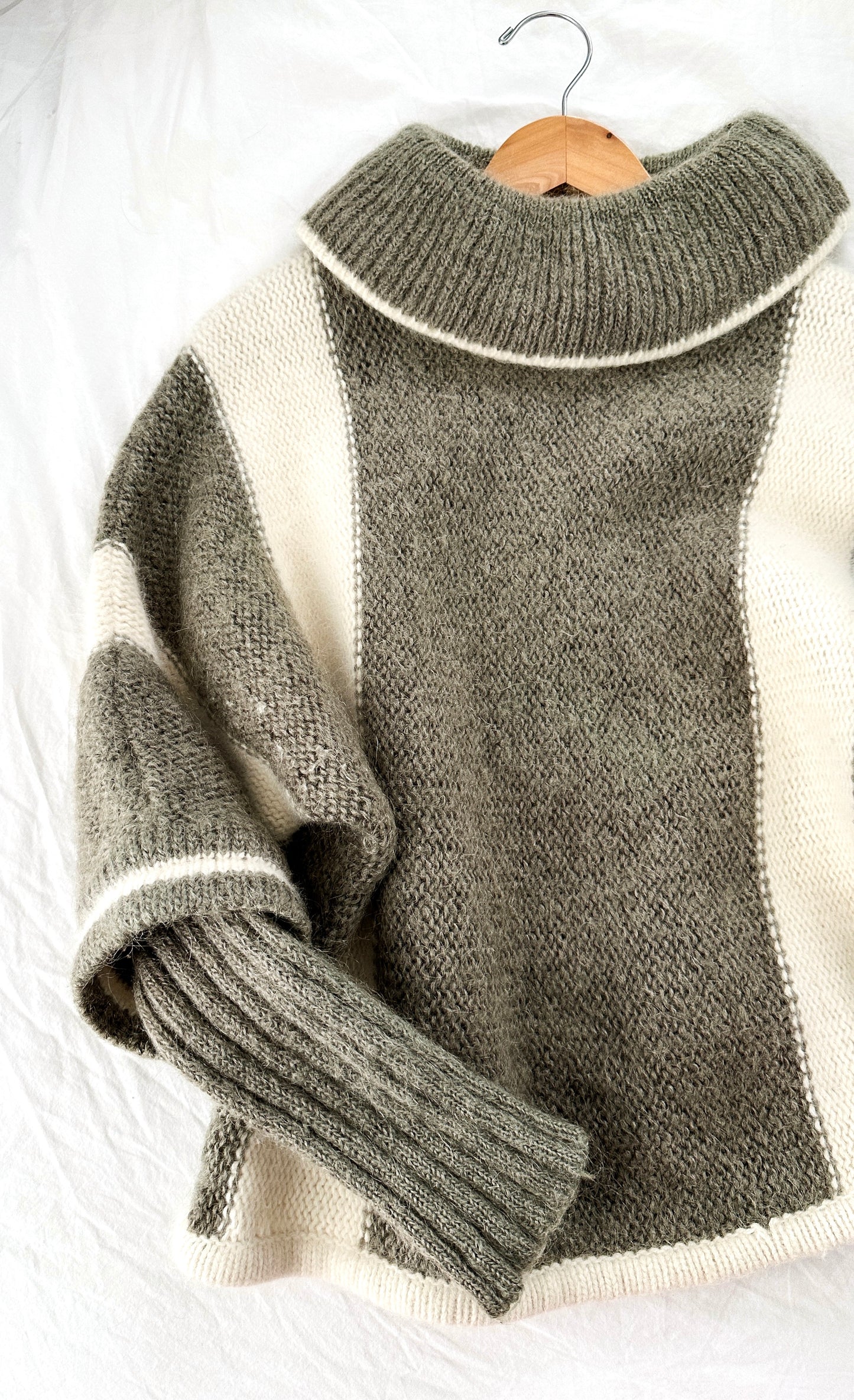 Vintage Olive Green & Cream Cozy Mohair Angora Wool Sweater (M)