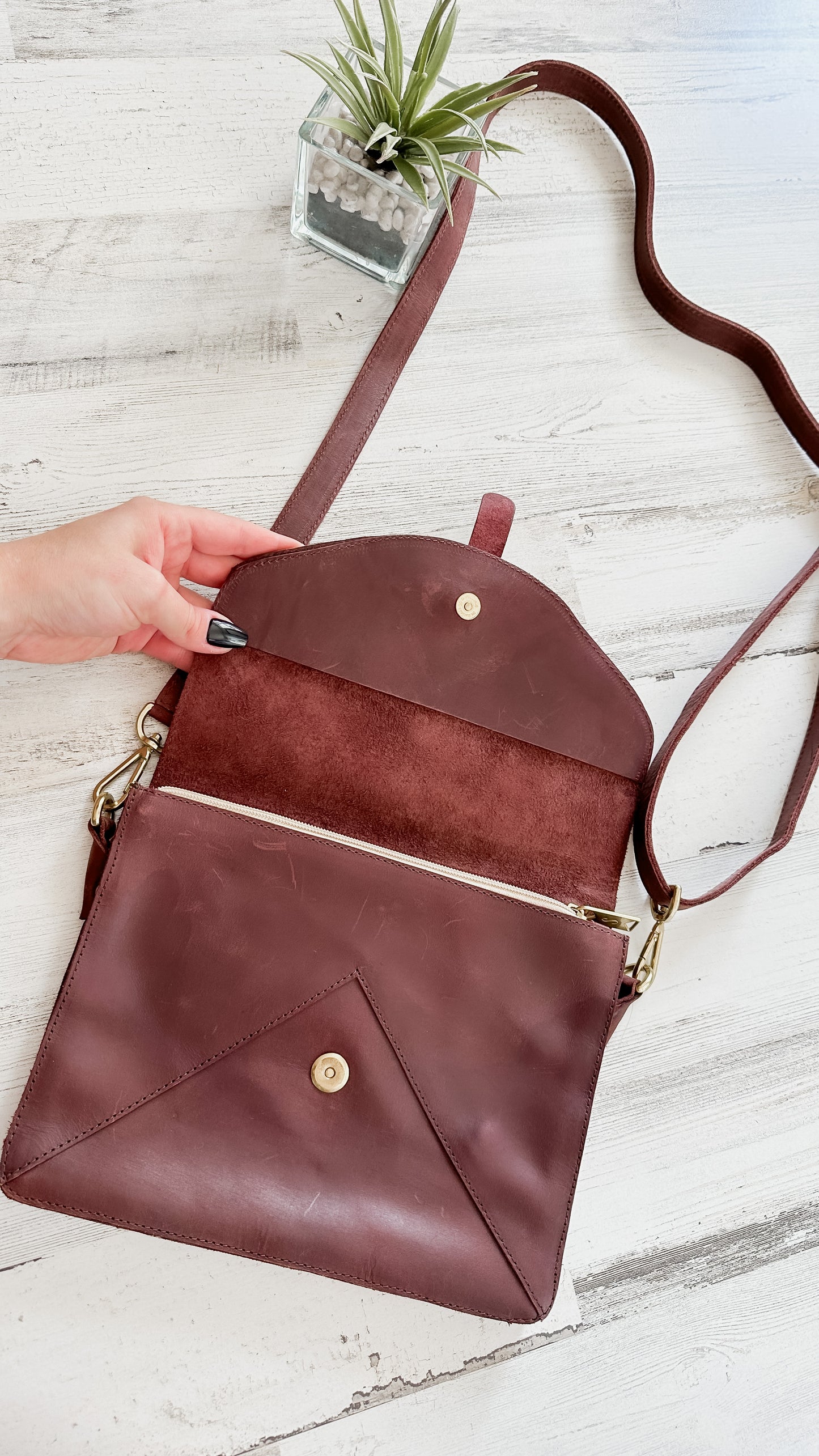 Sseko Redwood Brown Leather Saddle Crossbody Envelope Purse