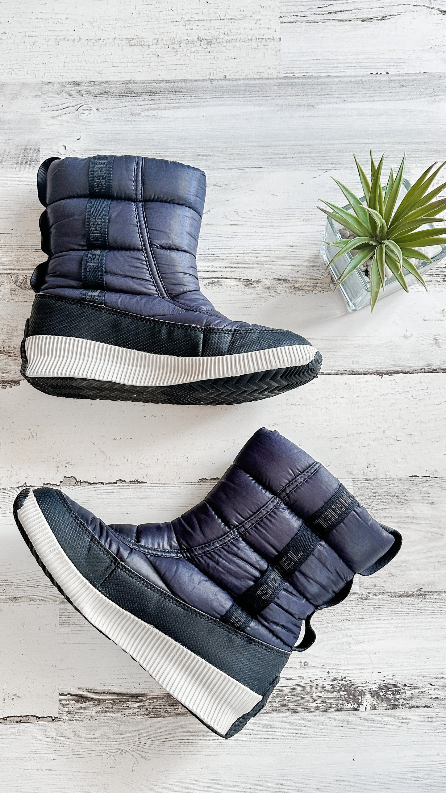 Sorel Out and About Puffy Boots in Navy (8)