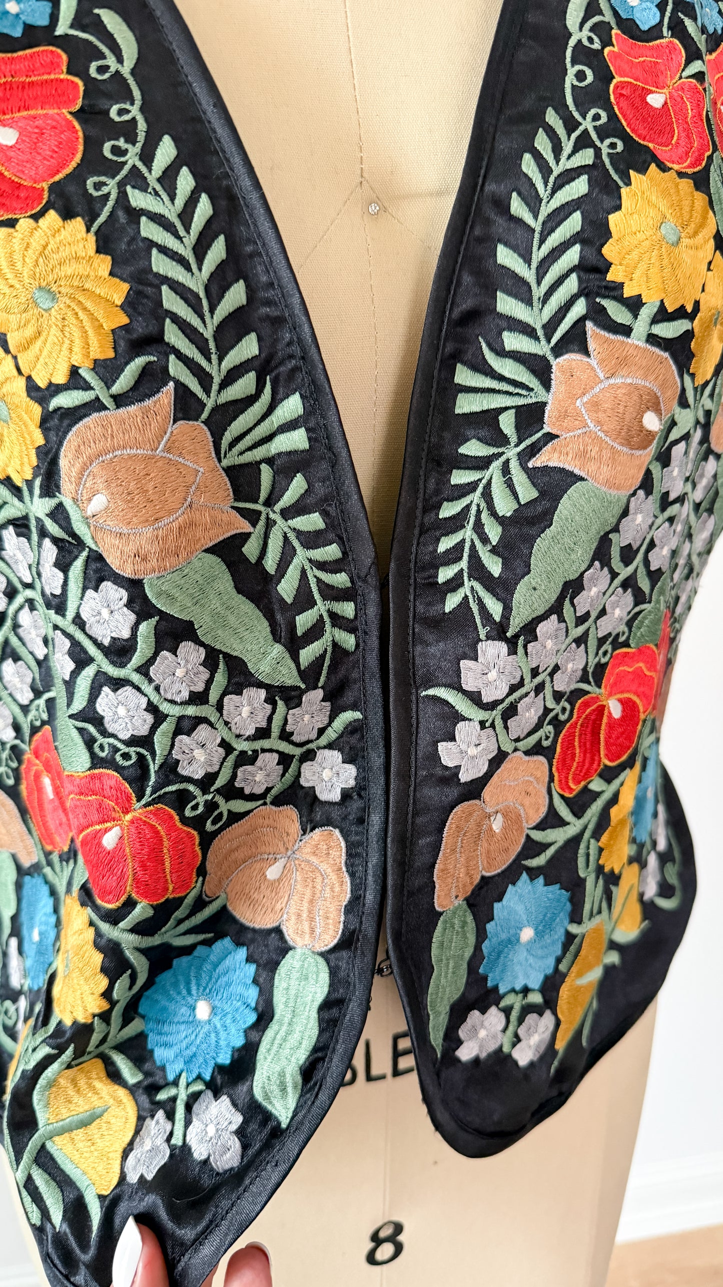 Vintage 90s Mary McFadden Black Floral Embroidered Vest (L)