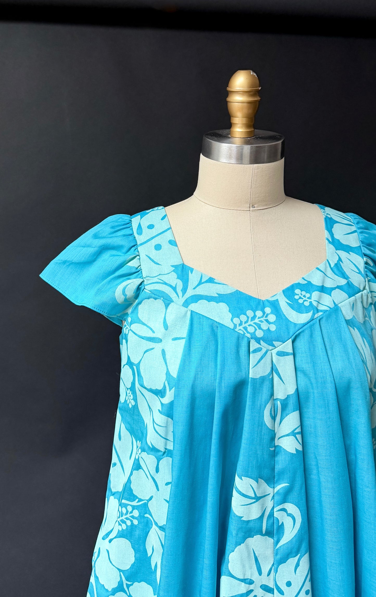 Vintage 70s Liberty House Hawaii Blue Tropical Floral Muumuu Maxi Dress l Hostess Gown (S/M)