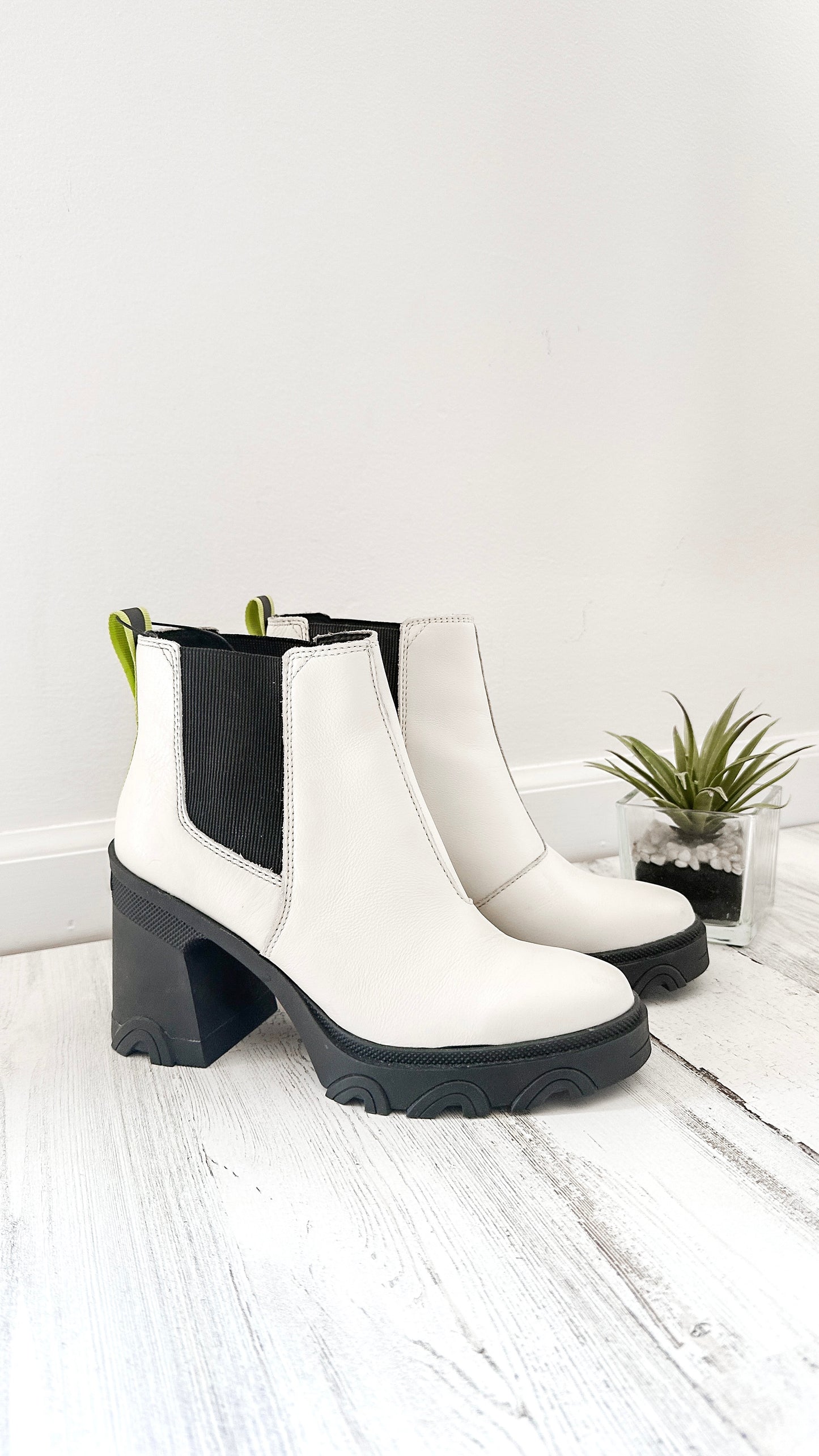 Sorel Brex Heel Chelsea Waterproof White Boots (7.5)