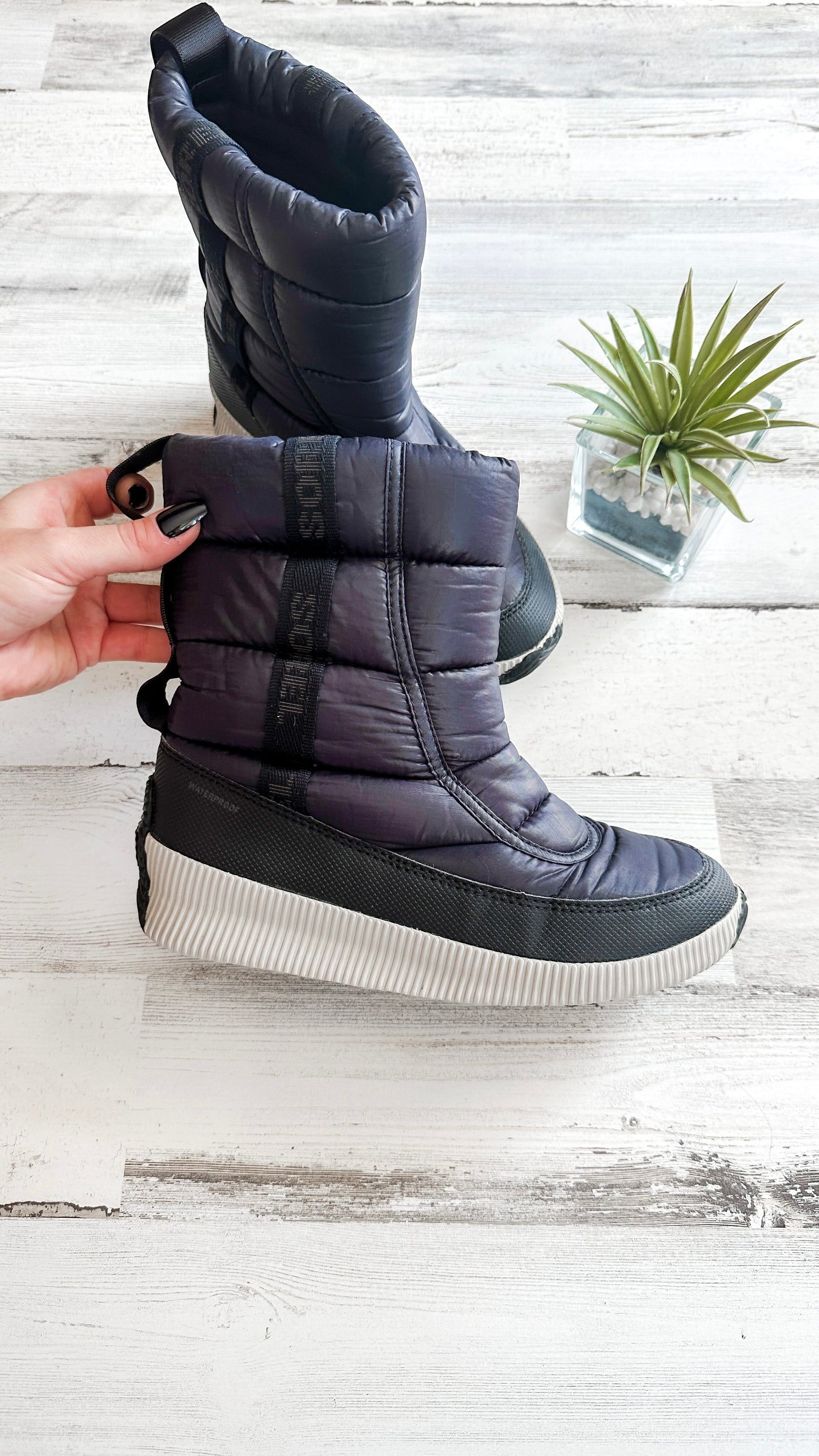 Sorel Out and About Puffy Boots in Navy (8)