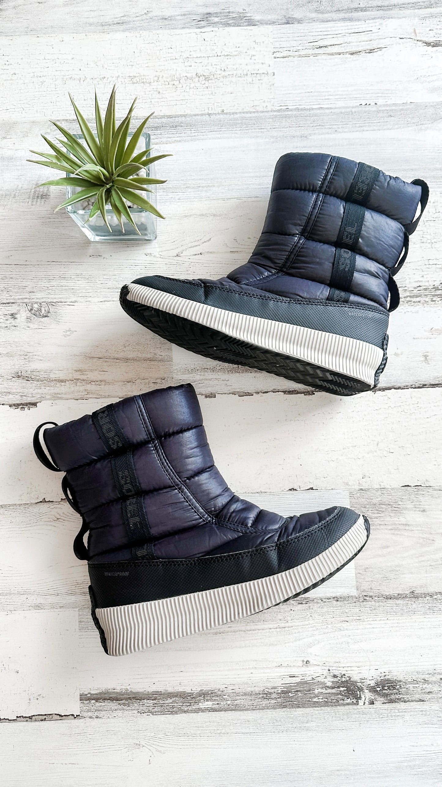 Sorel Out and About Puffy Boots in Navy (8)