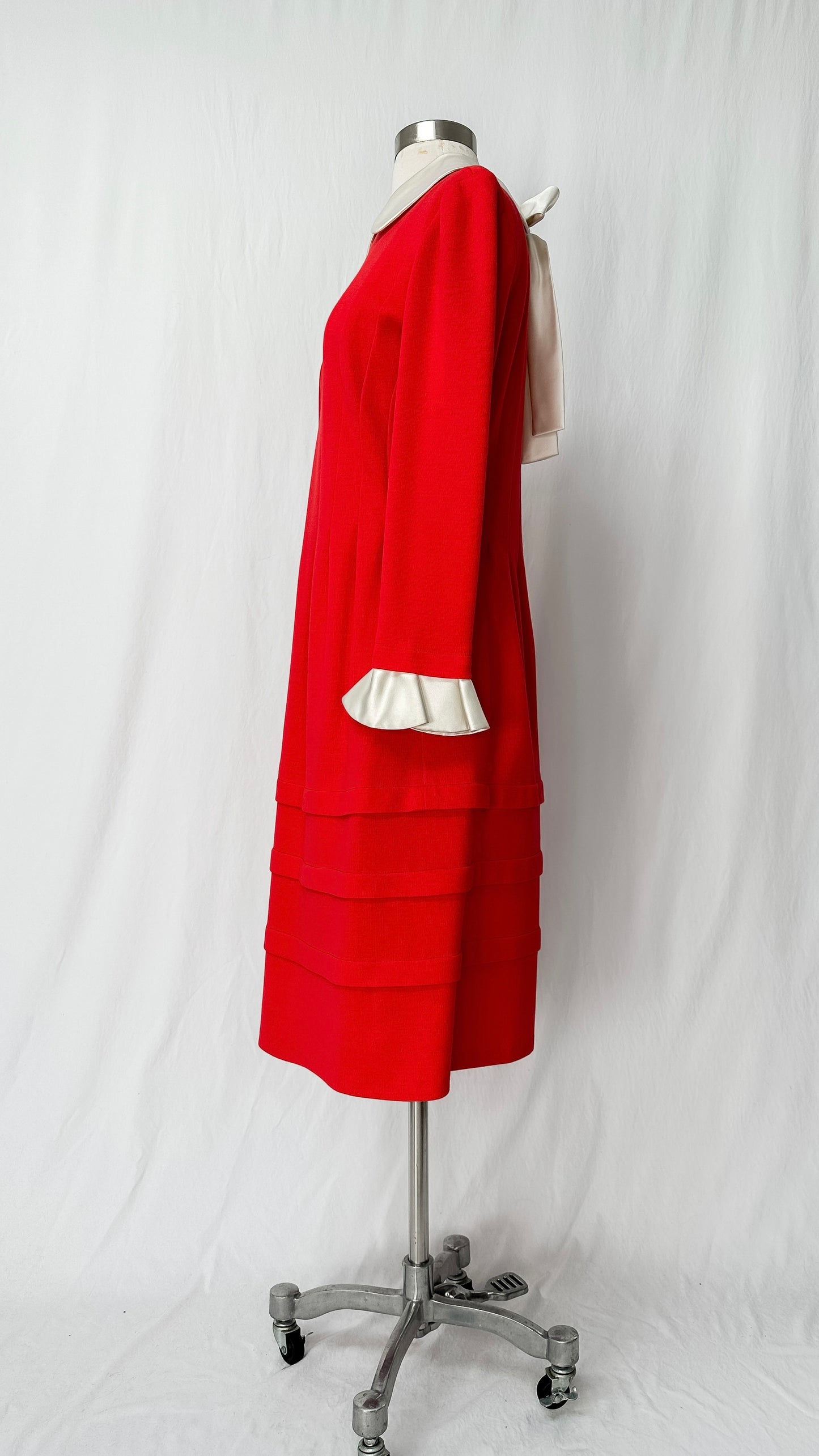 Vintage 60’s Red Wool & Silk Trim Collar & Bow Dress (M)