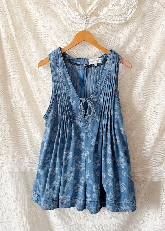 Veveret Floral Front Tie Denim Romper in Blue Floral (M)