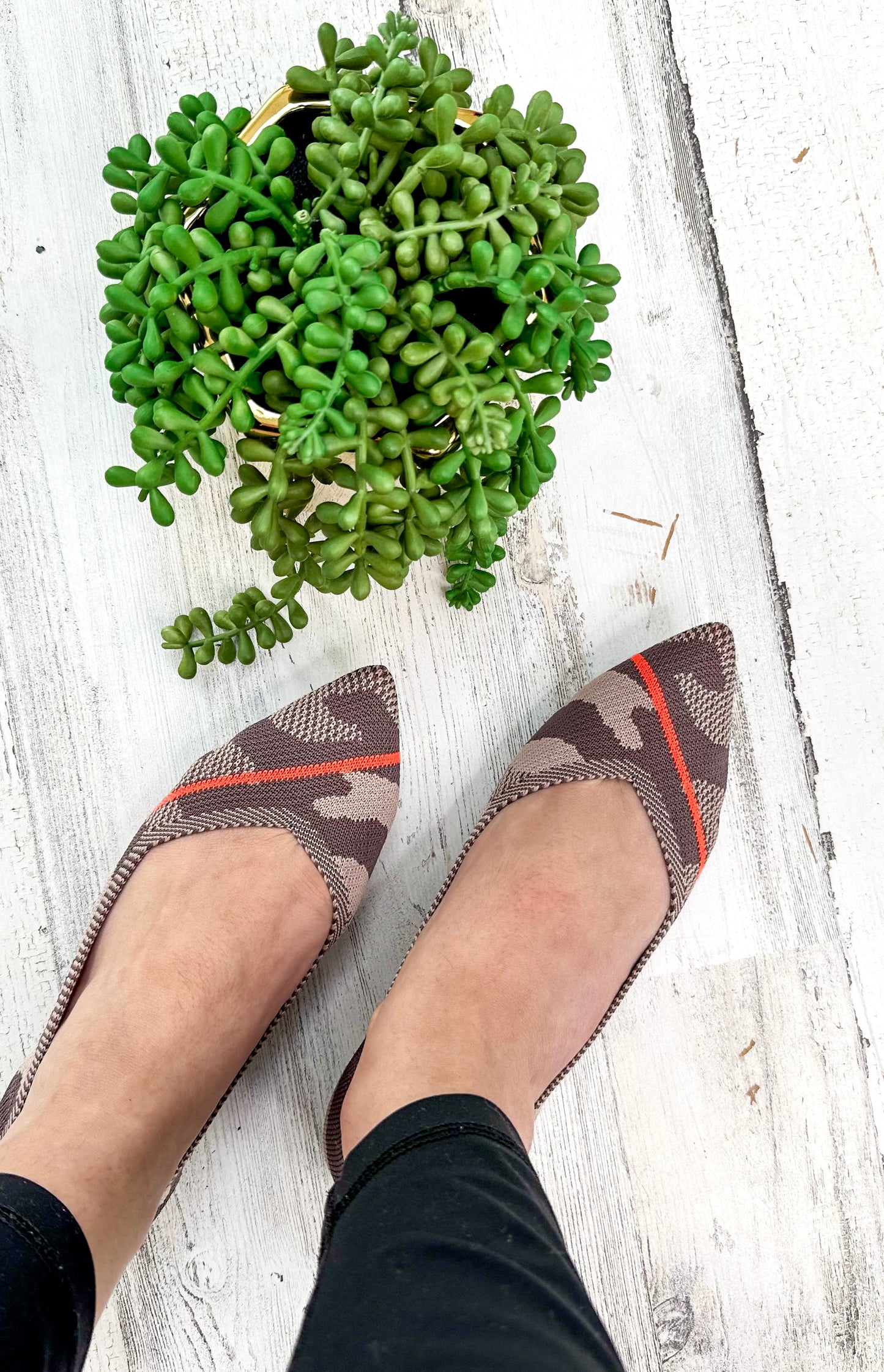 NEW Rothy’s Taupe Camo & Orange Neon Stripe Point Flat Shoes (8)