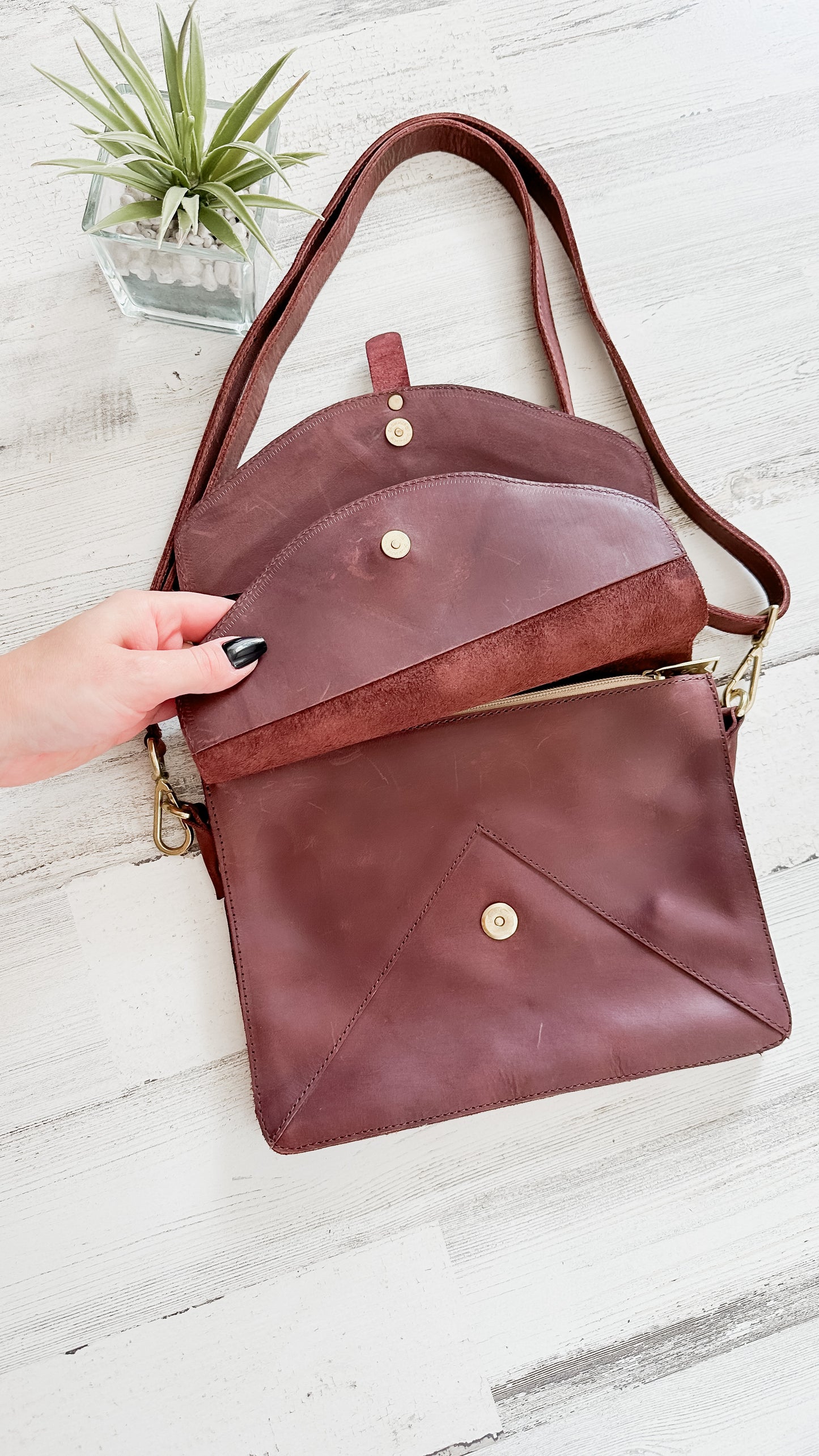 Sseko Redwood Brown Leather Saddle Crossbody Envelope Purse