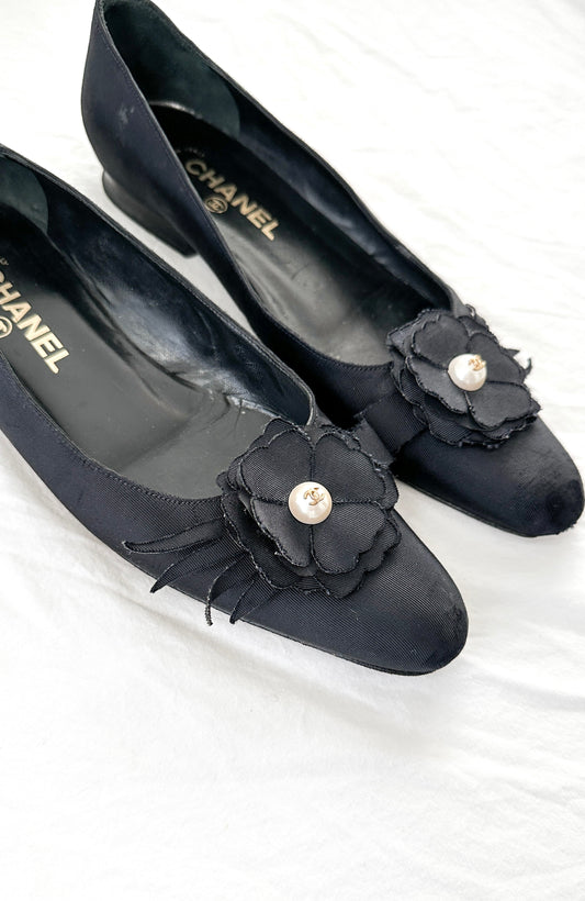 Vintage 80s Chanel Black Silk Pearl Flower Camilla Flats (38.5 or 8.5)