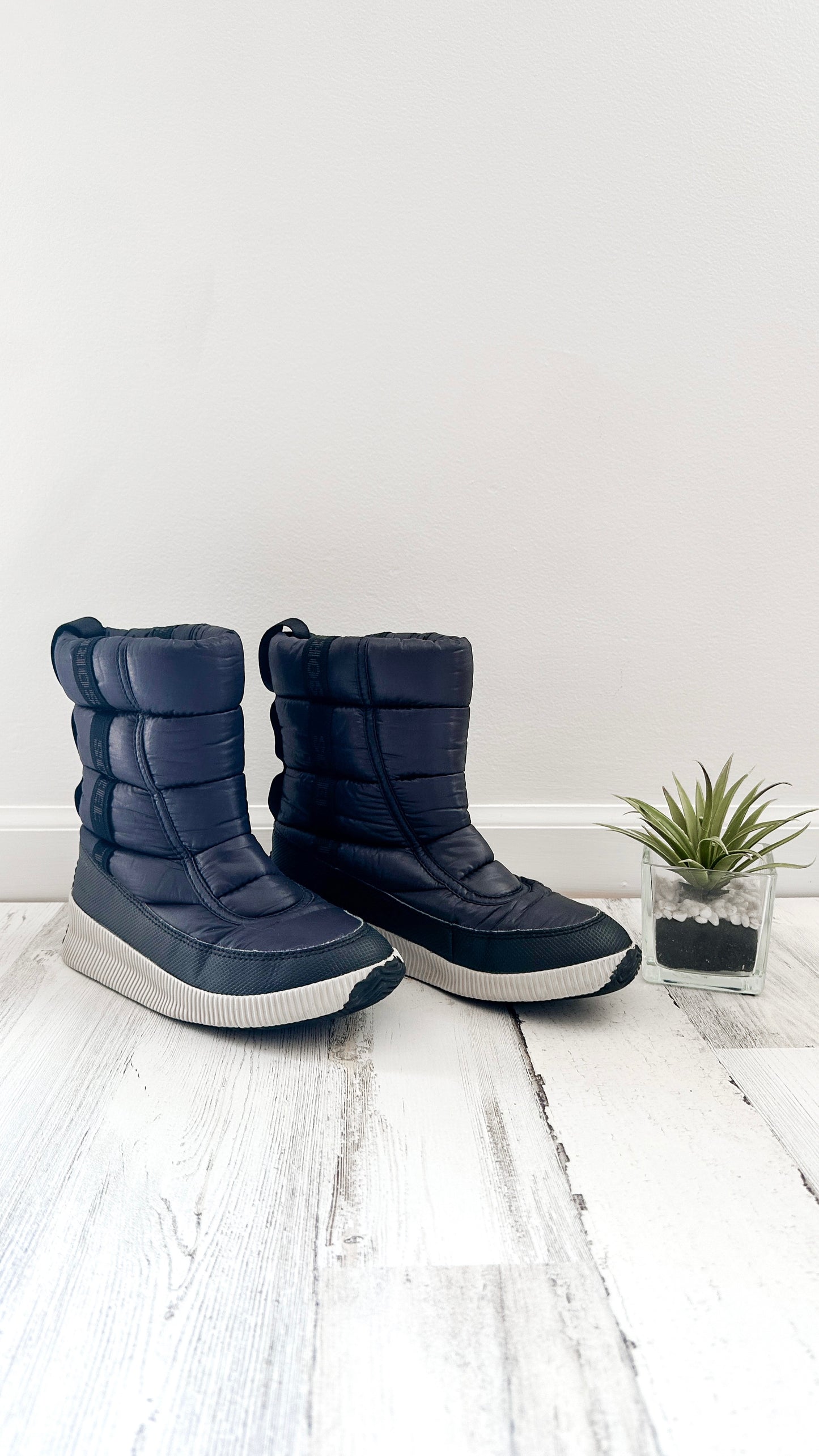 Sorel Out and About Puffy Boots in Navy (8)