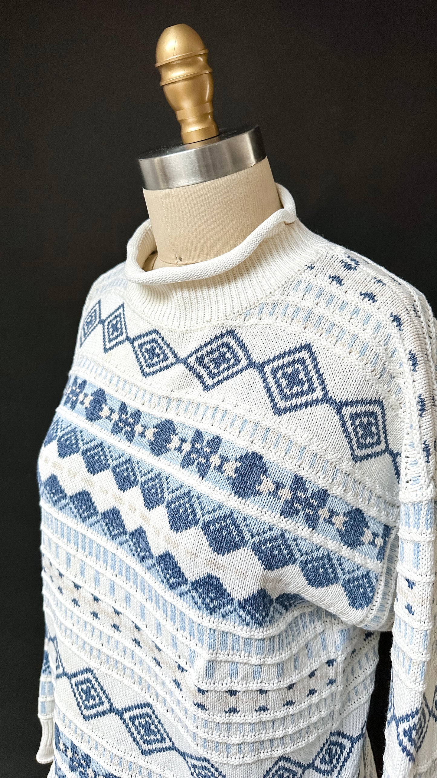 Vintage 90s Nuovo Country Seat Ivory & Blue Knit Pullover Sweater (S/M)