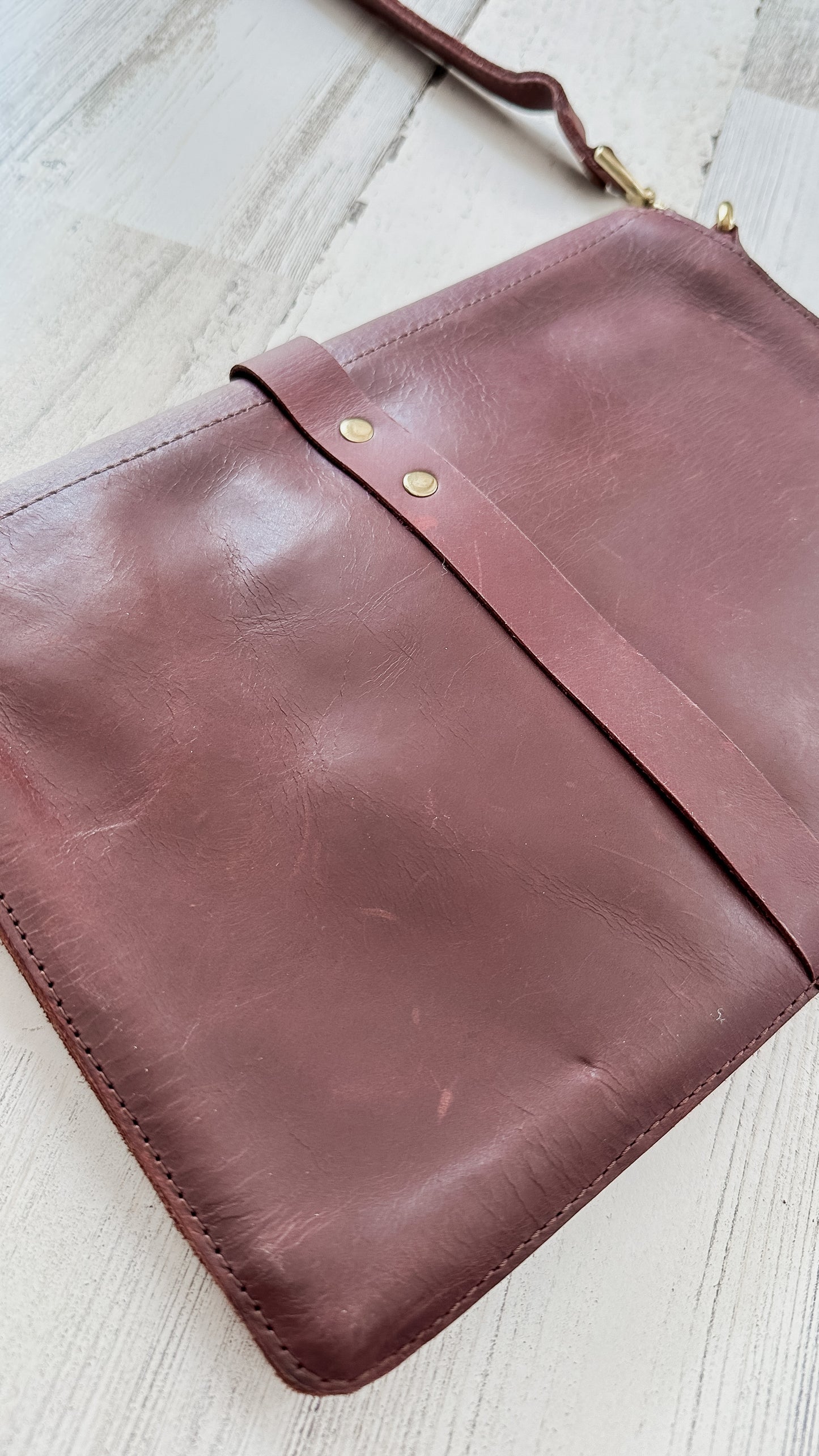Sseko Redwood Brown Leather Saddle Crossbody Envelope Purse