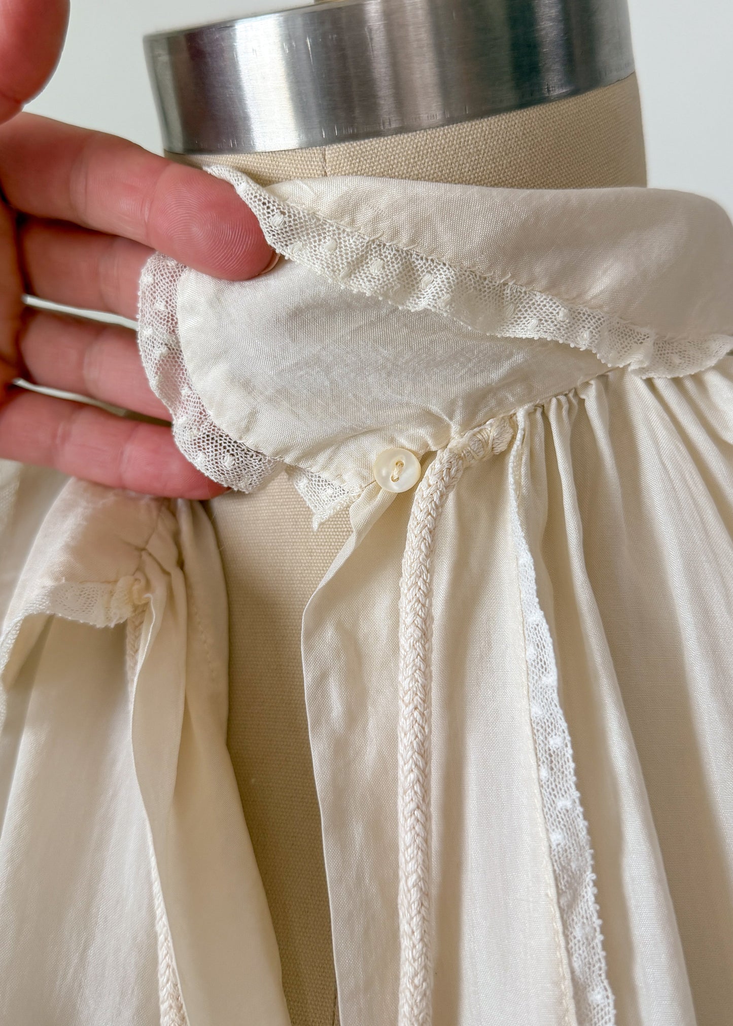 Antique 1920s/30s Cream Silk Night or Bed Jacket (M)