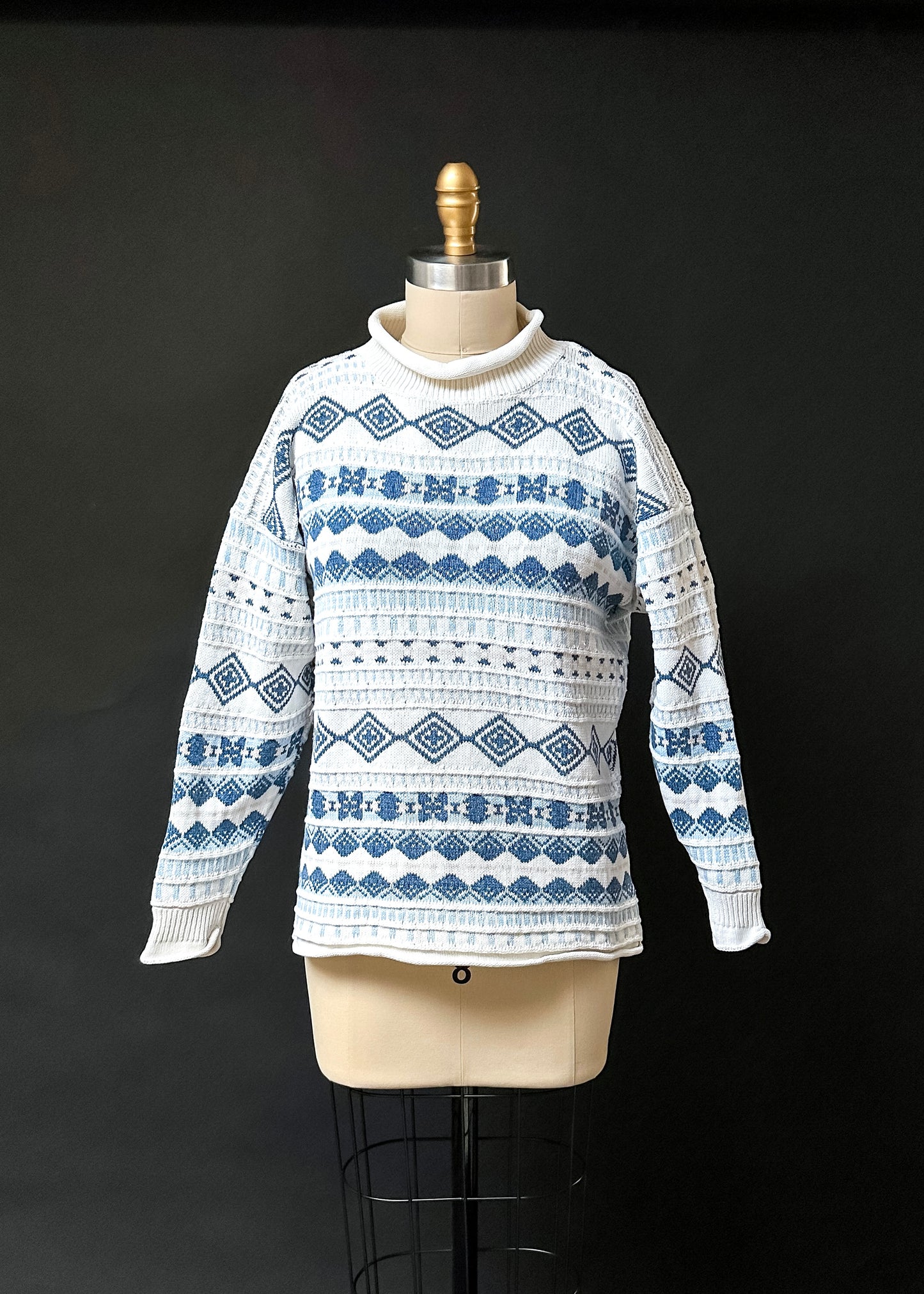 Vintage 90s Nuovo Country Seat Ivory & Blue Knit Pullover Sweater (S/M)