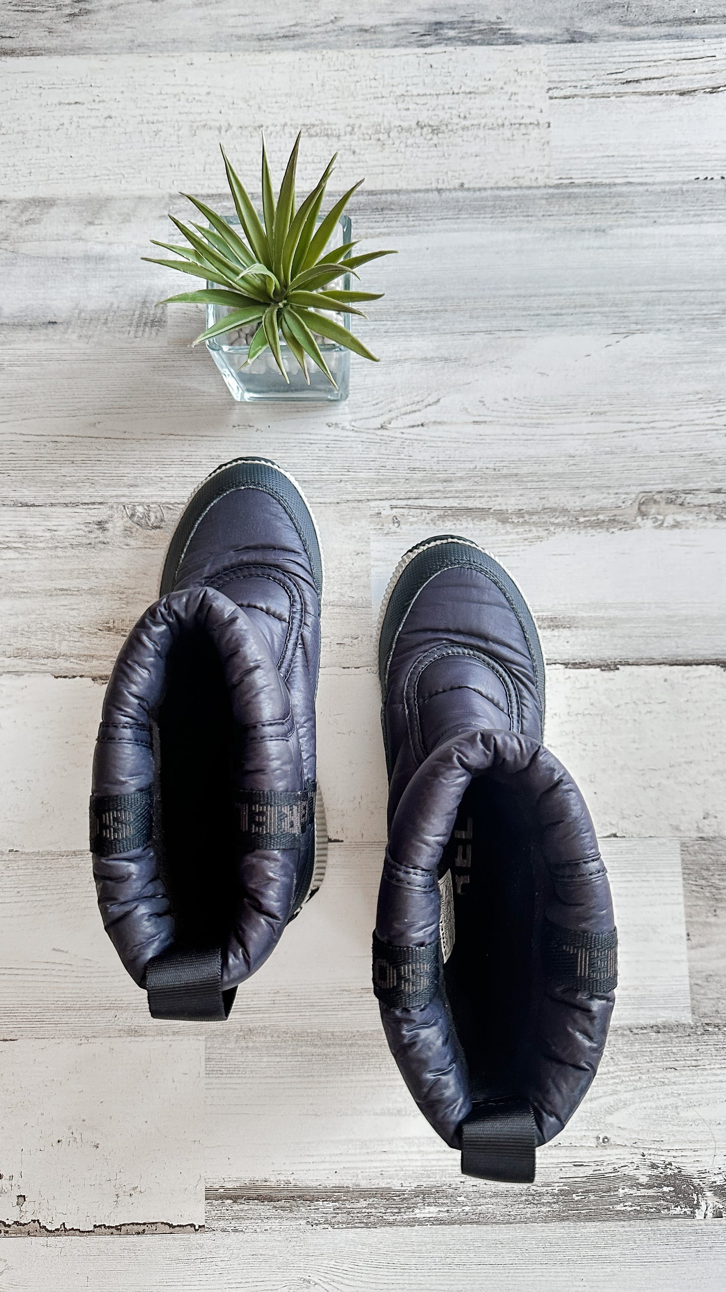 Sorel Out and About Puffy Boots in Navy (8)