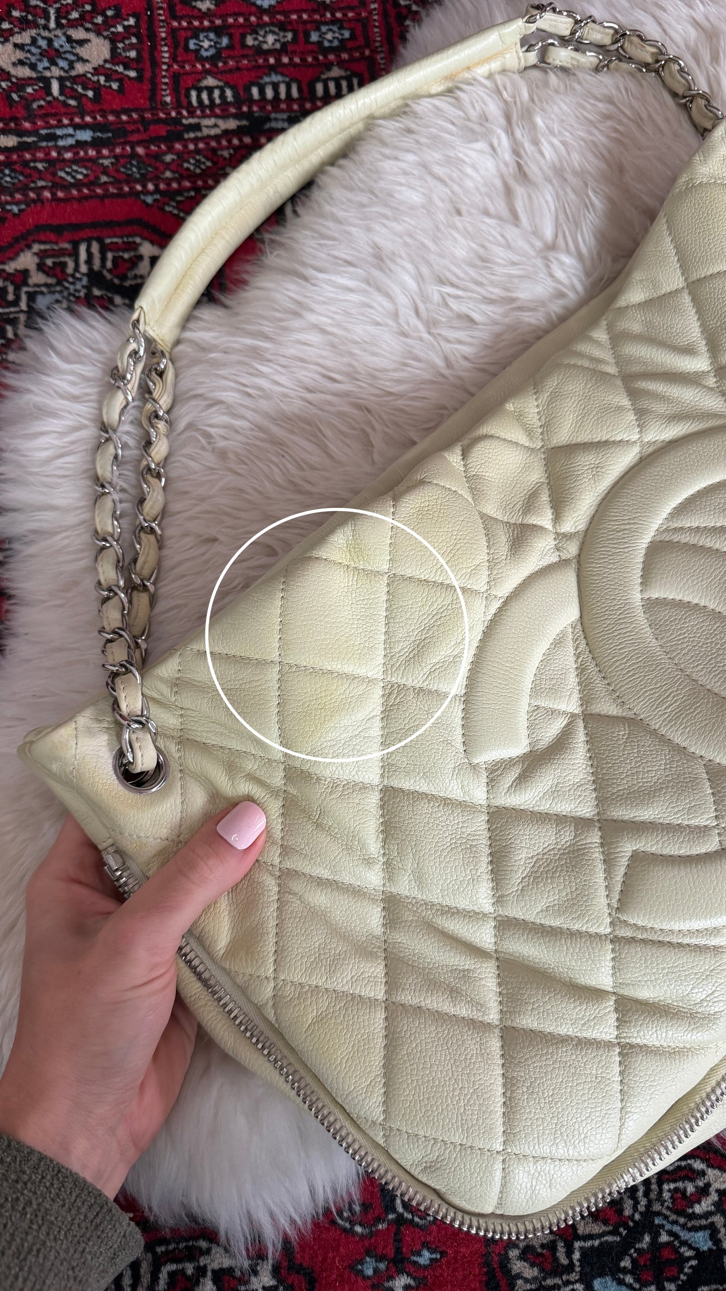 Vintage Chanel Ivory Quilted Caviar Leather Zip Expandable Purse