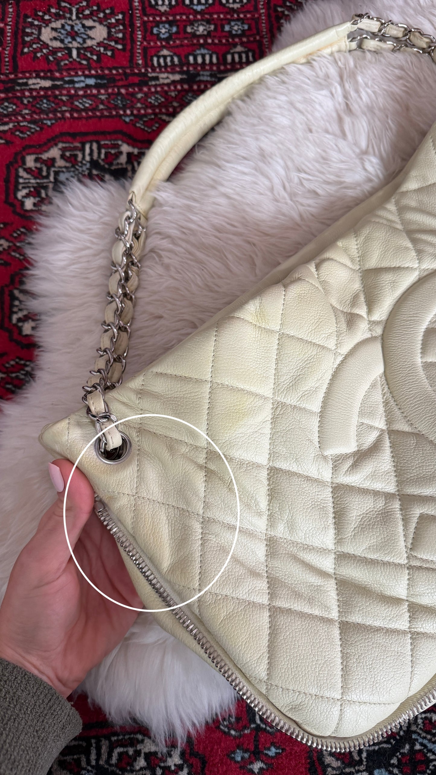 Vintage Chanel Ivory Quilted Caviar Leather Zip Expandable Purse